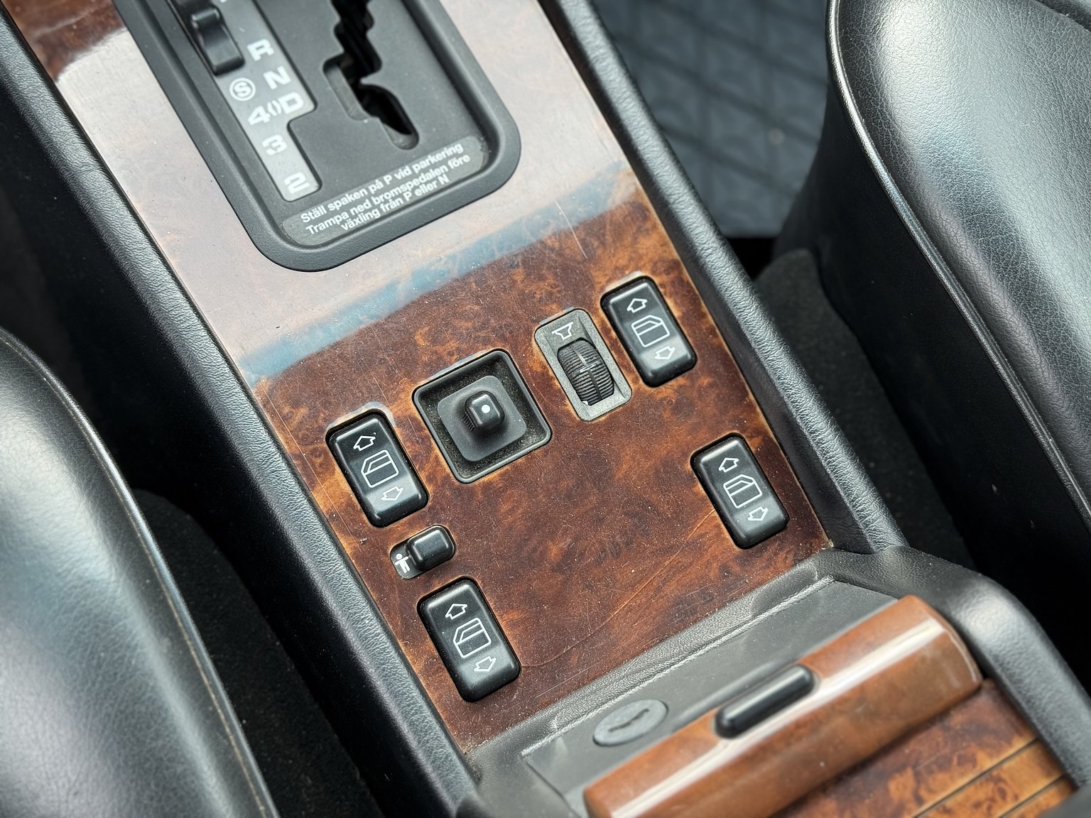 Interior image of 1990 Mercedes-Benz 300CE-24