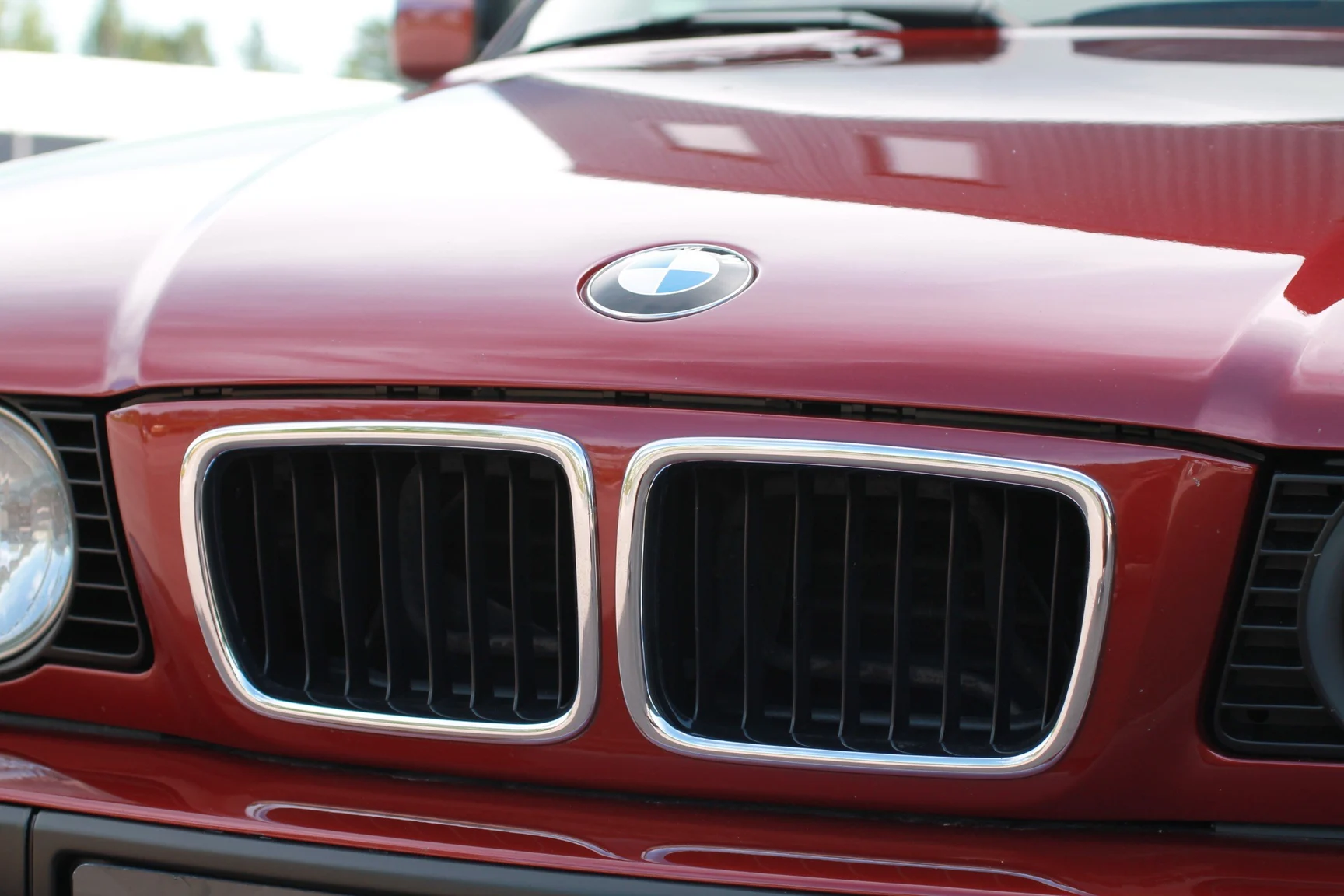 Exterior image of 1993 BMW 540i Sedan (43)