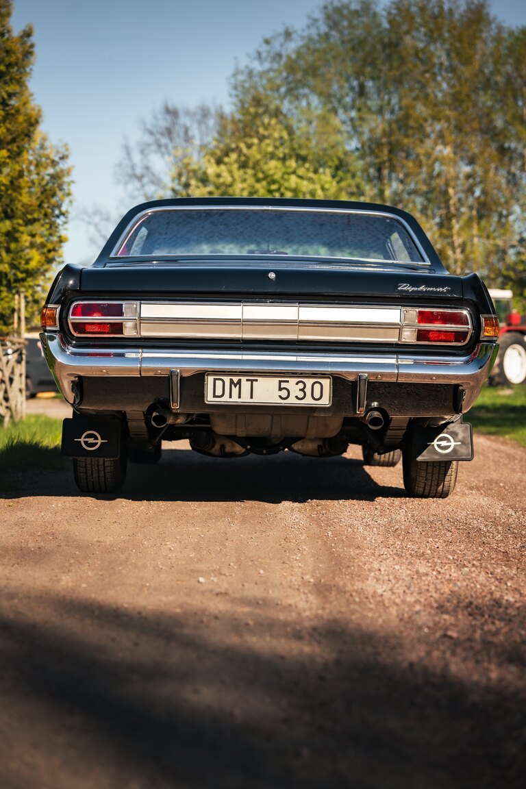 Exteriörbild på 1966 Opel Diplomat Coupé 5.4