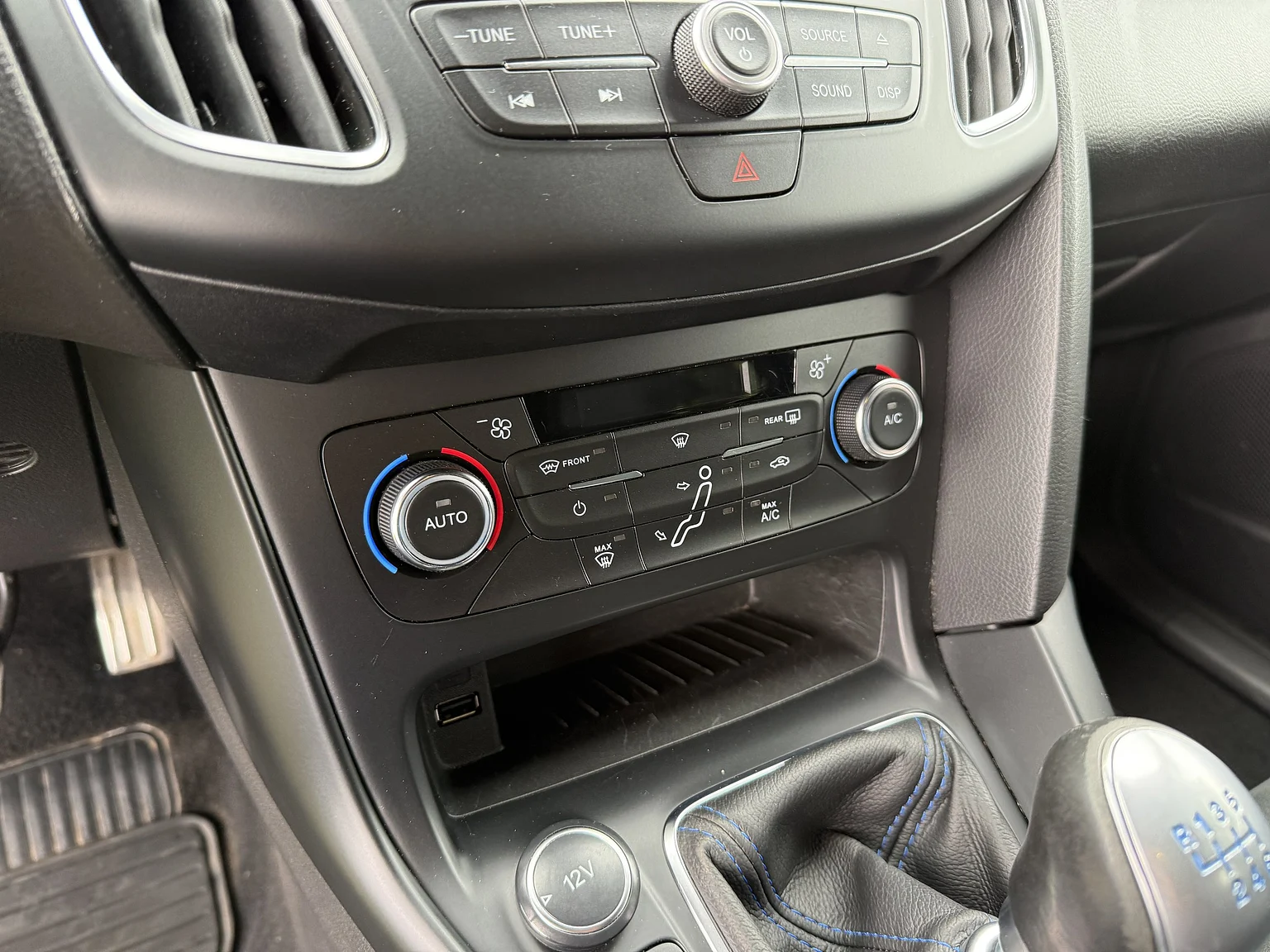 Interiörbild 2016 Ford Focus RS (22)