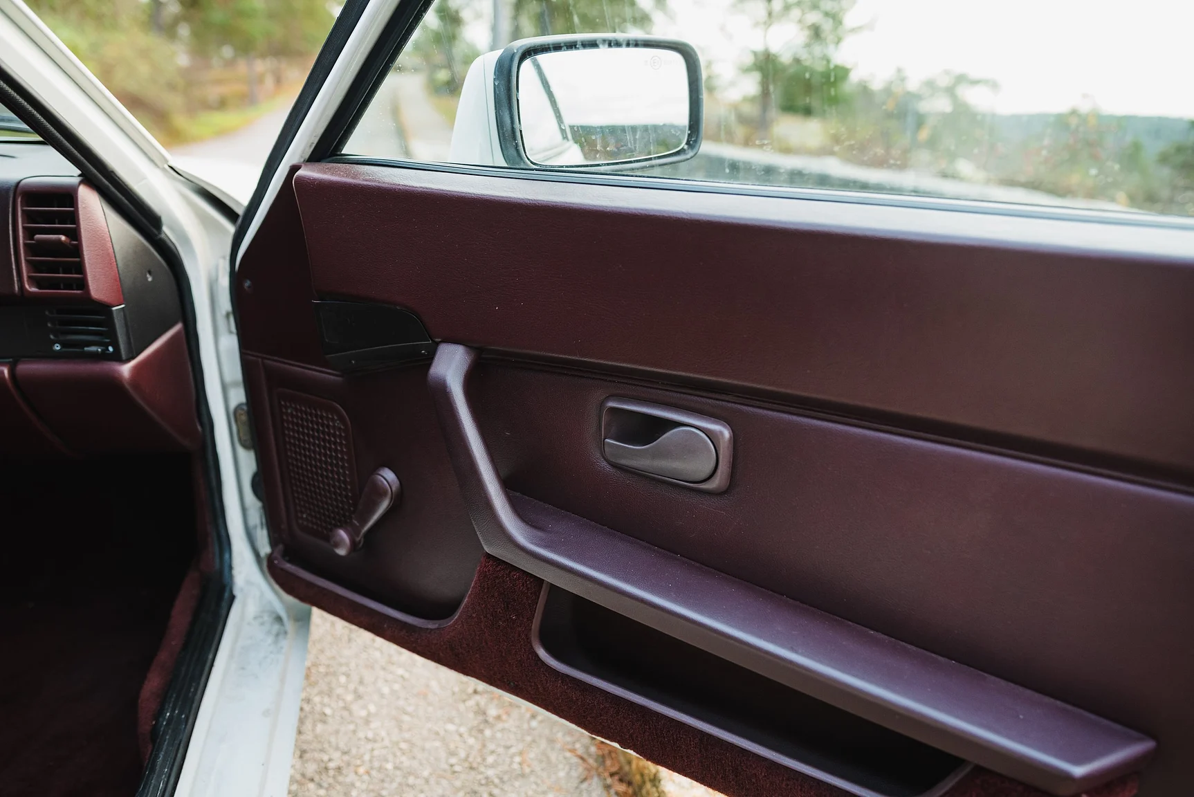 Interior image of 1986 Porsche 944R (22)