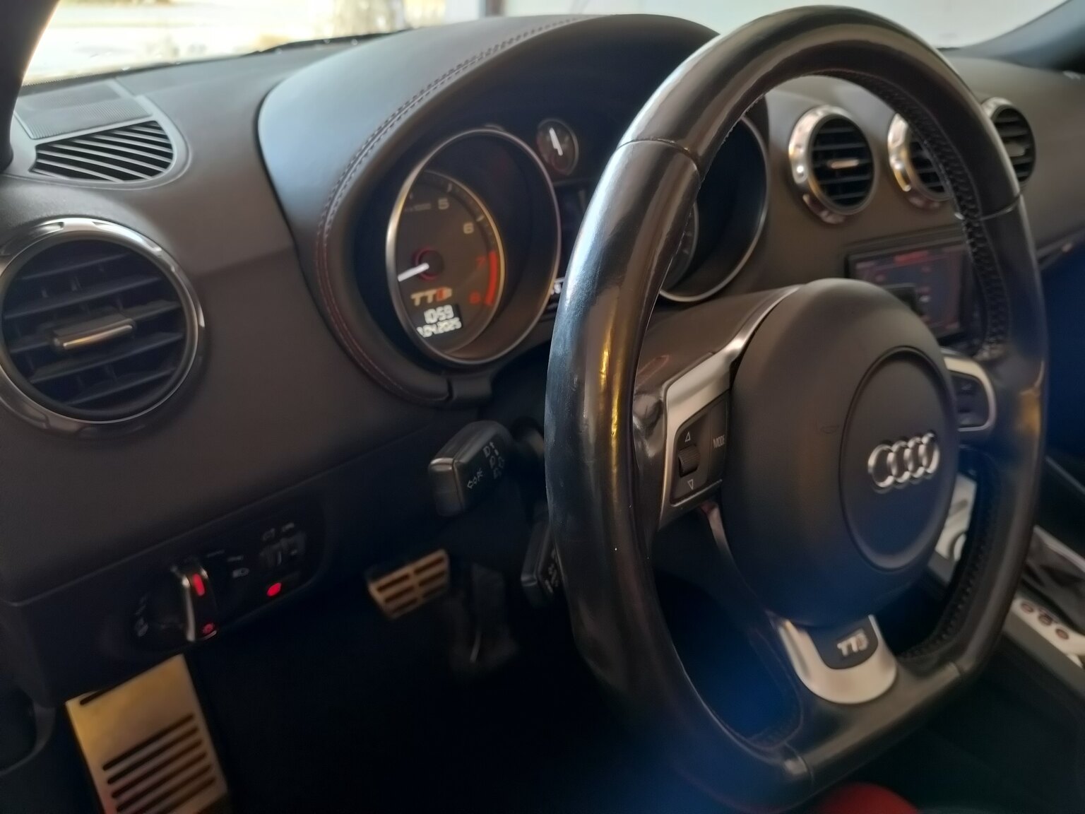 Innenraumfoto von 2009 Audi TTS Roadster