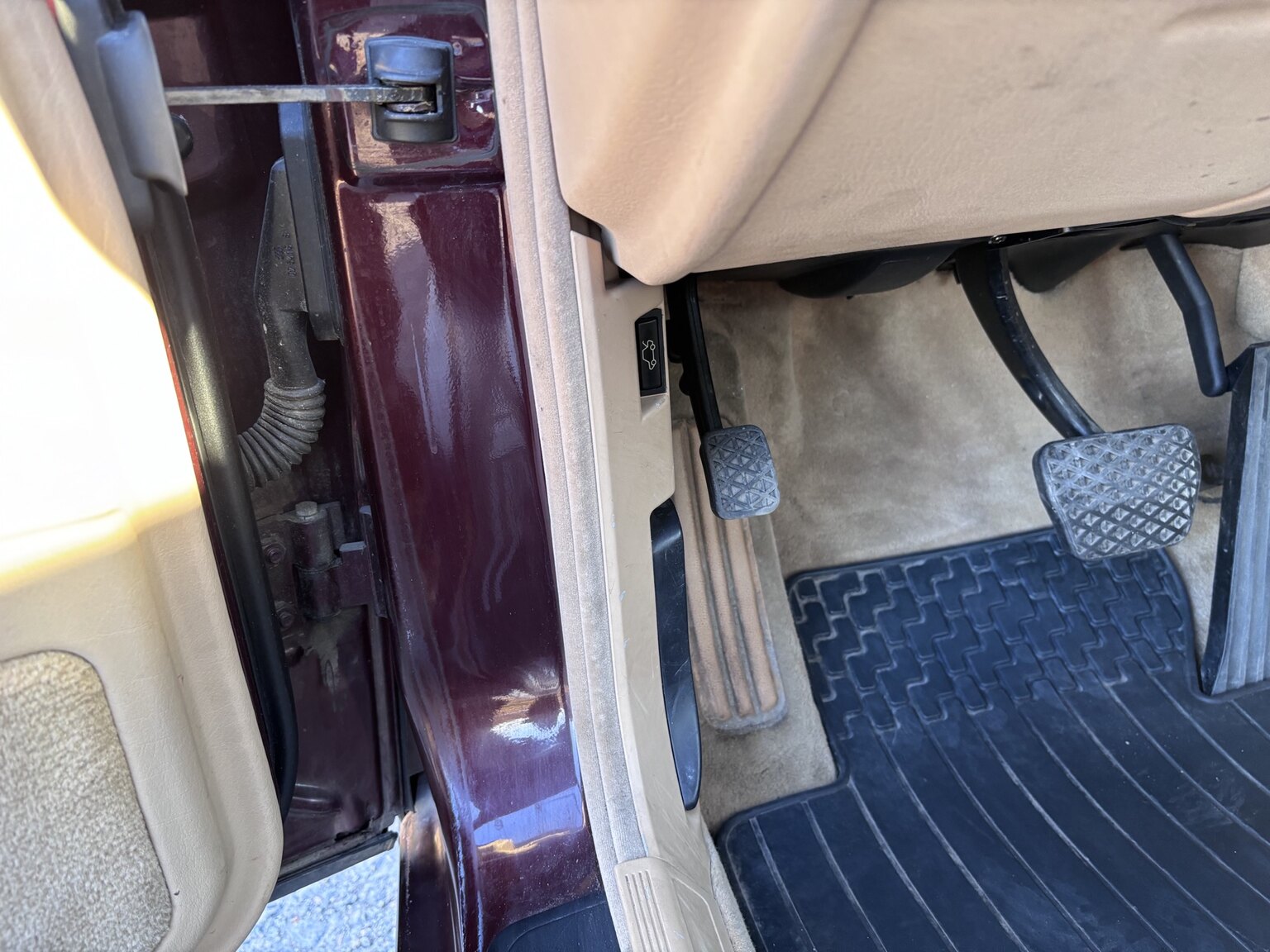 Interior image of 1996 BMW 728iA