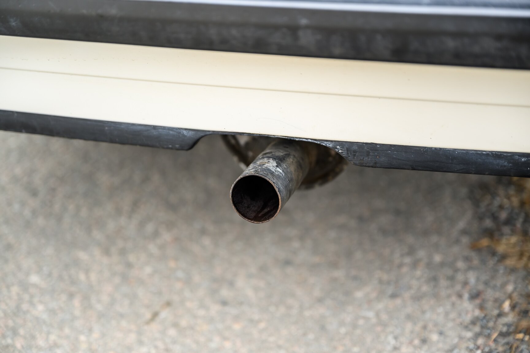 Exterior image of 1986 BMW 520i