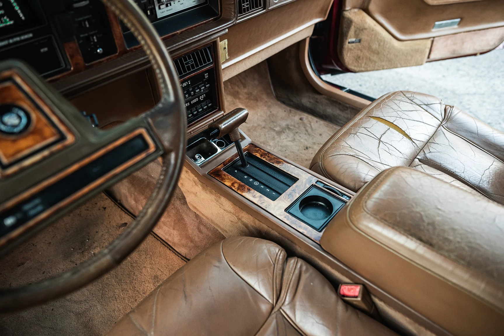 Interior image of 1989 Cadillac Seville (12)