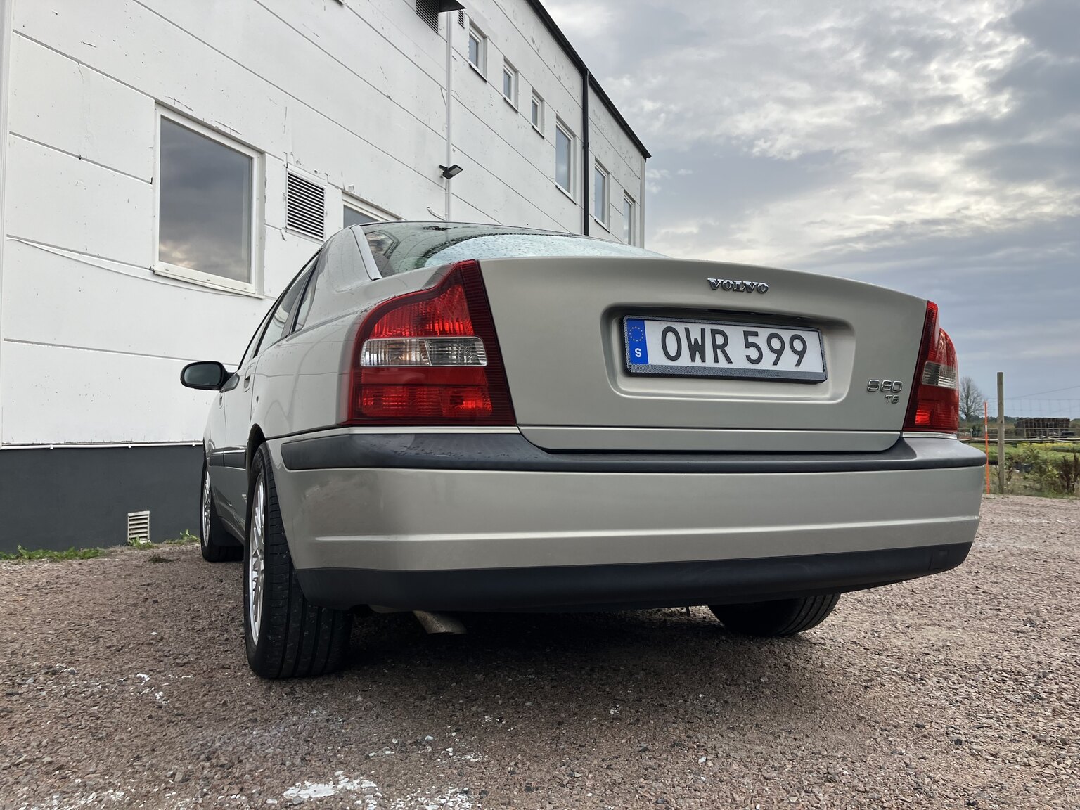 Exterior image of 1999 Volvo S80