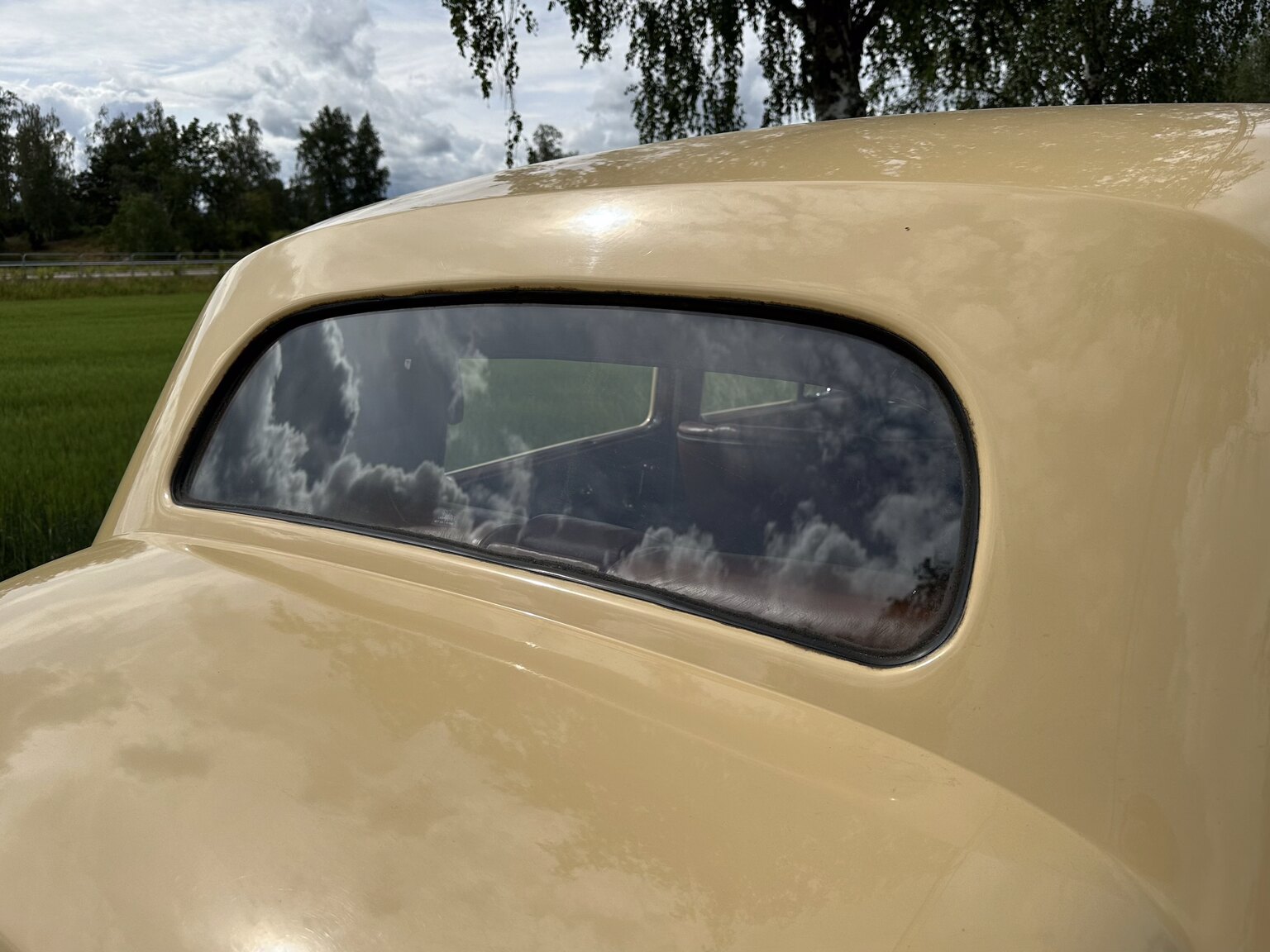 Exteriörbild på 1947 Bentley Mark IV Sport Saloon
