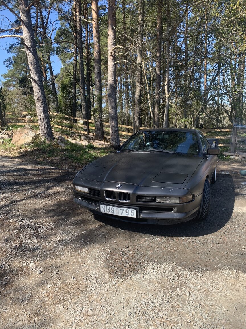 Exterior image of 1995 BMW 840i (3)