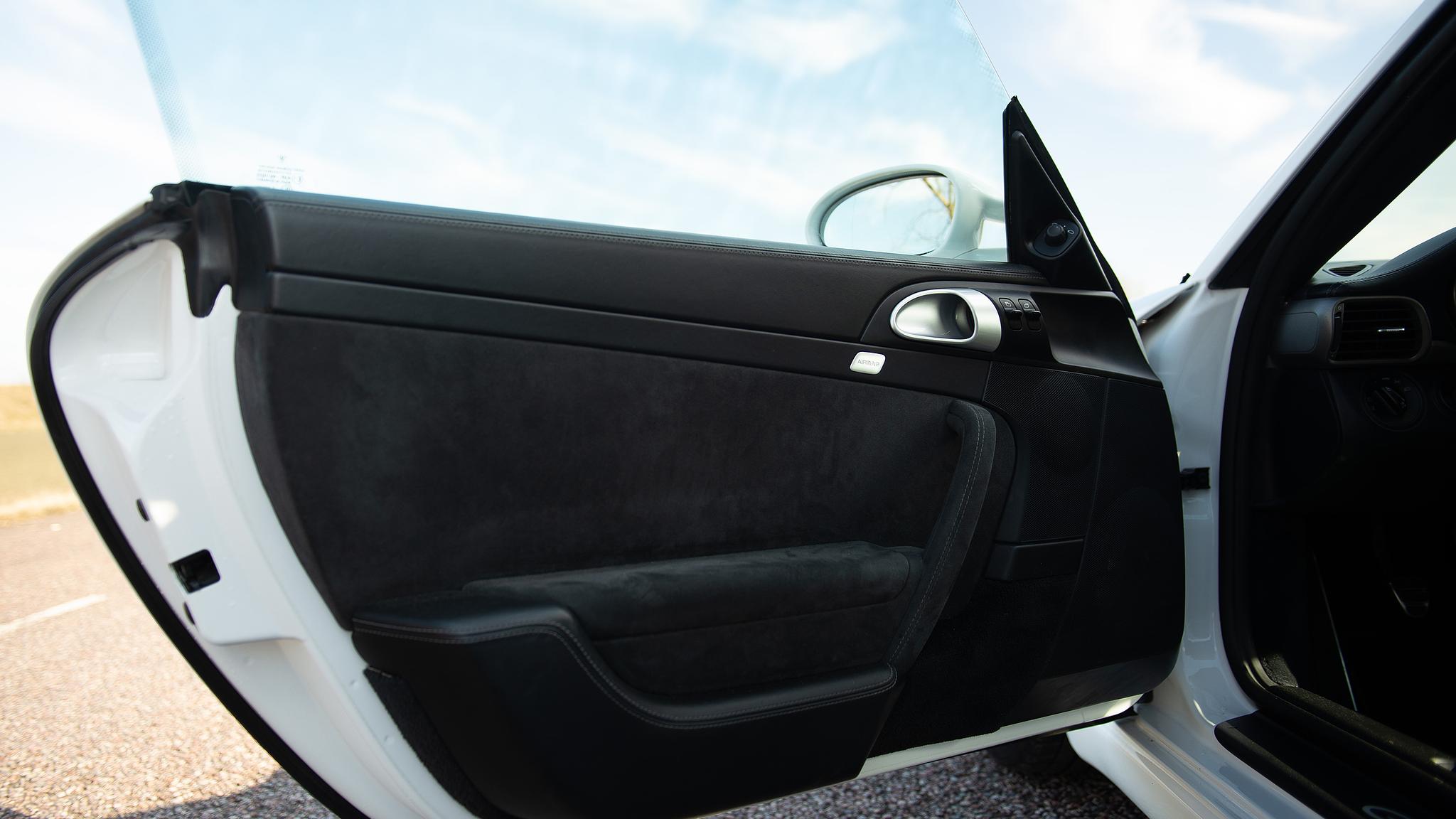 Interior image of 2007 Porsche 997 GT3 Gen 1  (17)