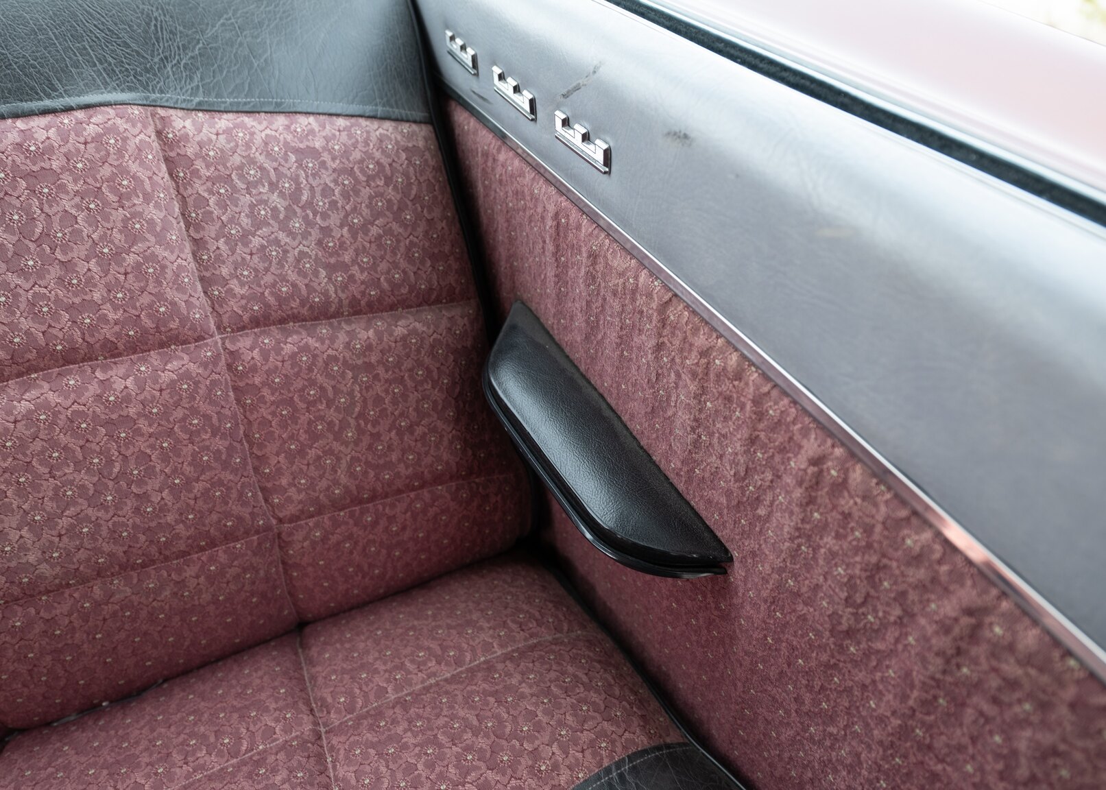 Interior image of 1961 Chrysler New Yorker Sedan (26)