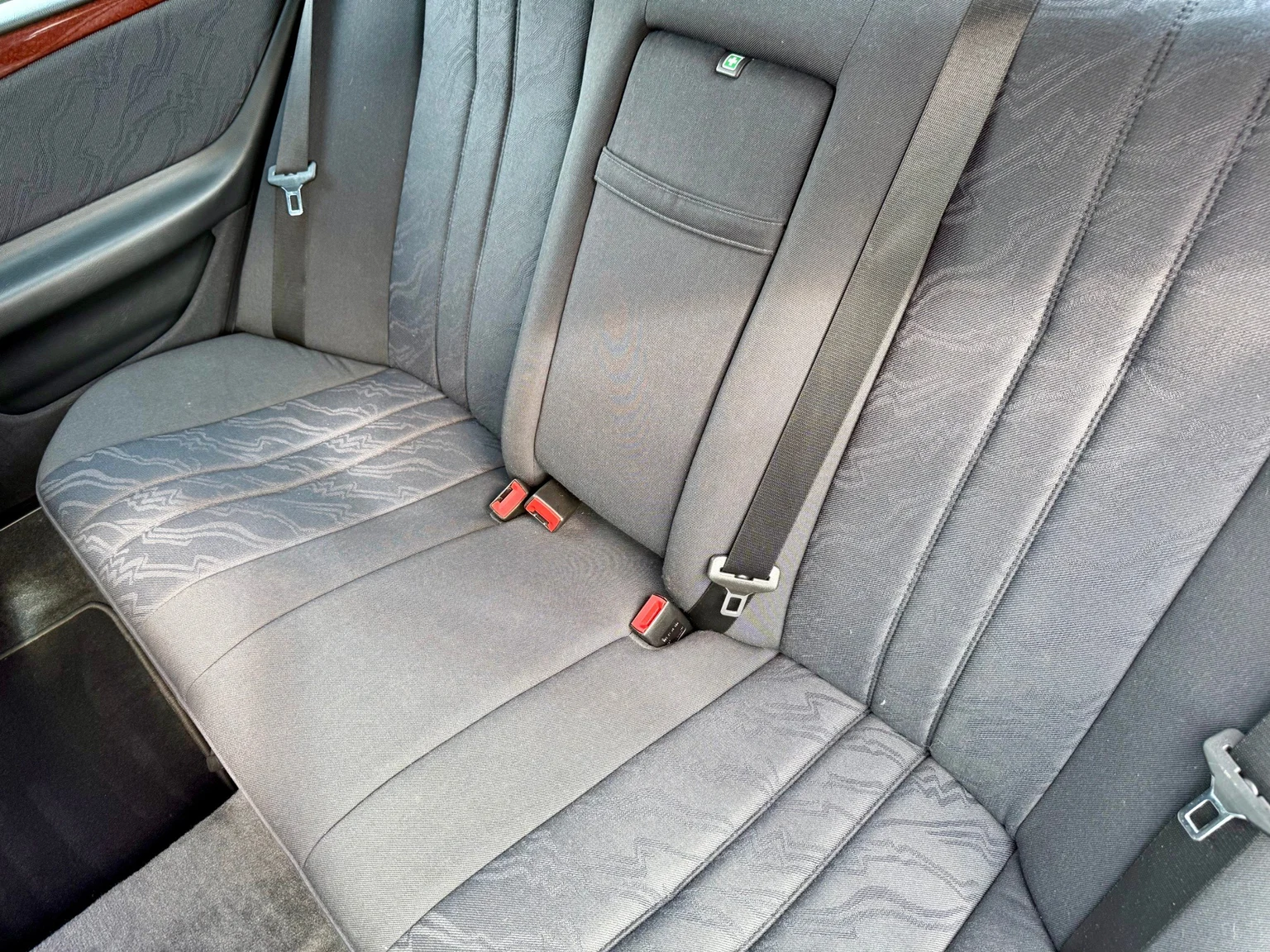Interior image of 1997 Mercedes-Benz E 290 TD (44)
