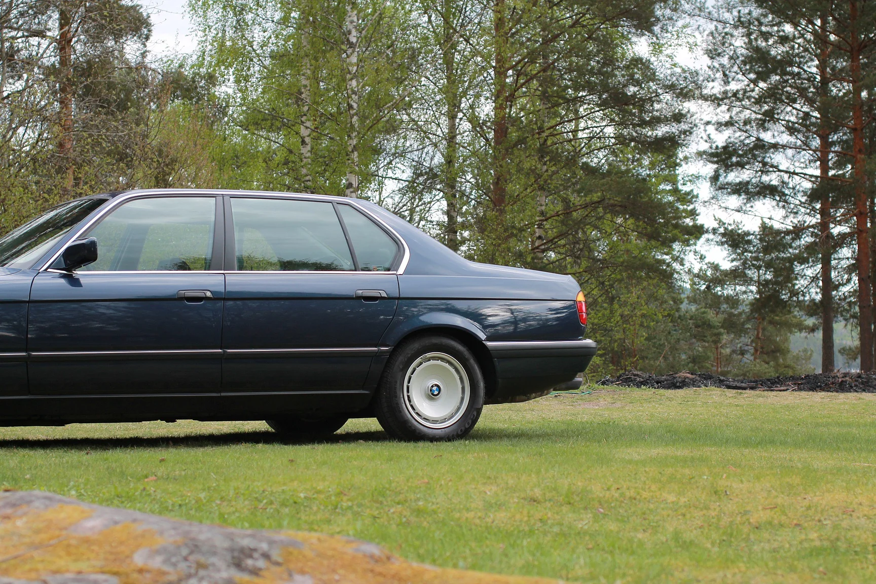 Exterior image of 1989 BMW 750iA (49)