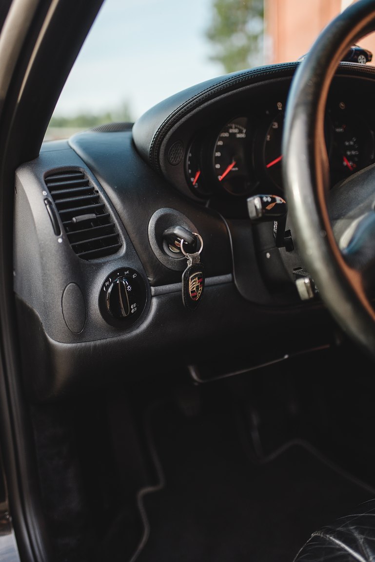 Interior image of 1998 Porsche 996 Carrera 