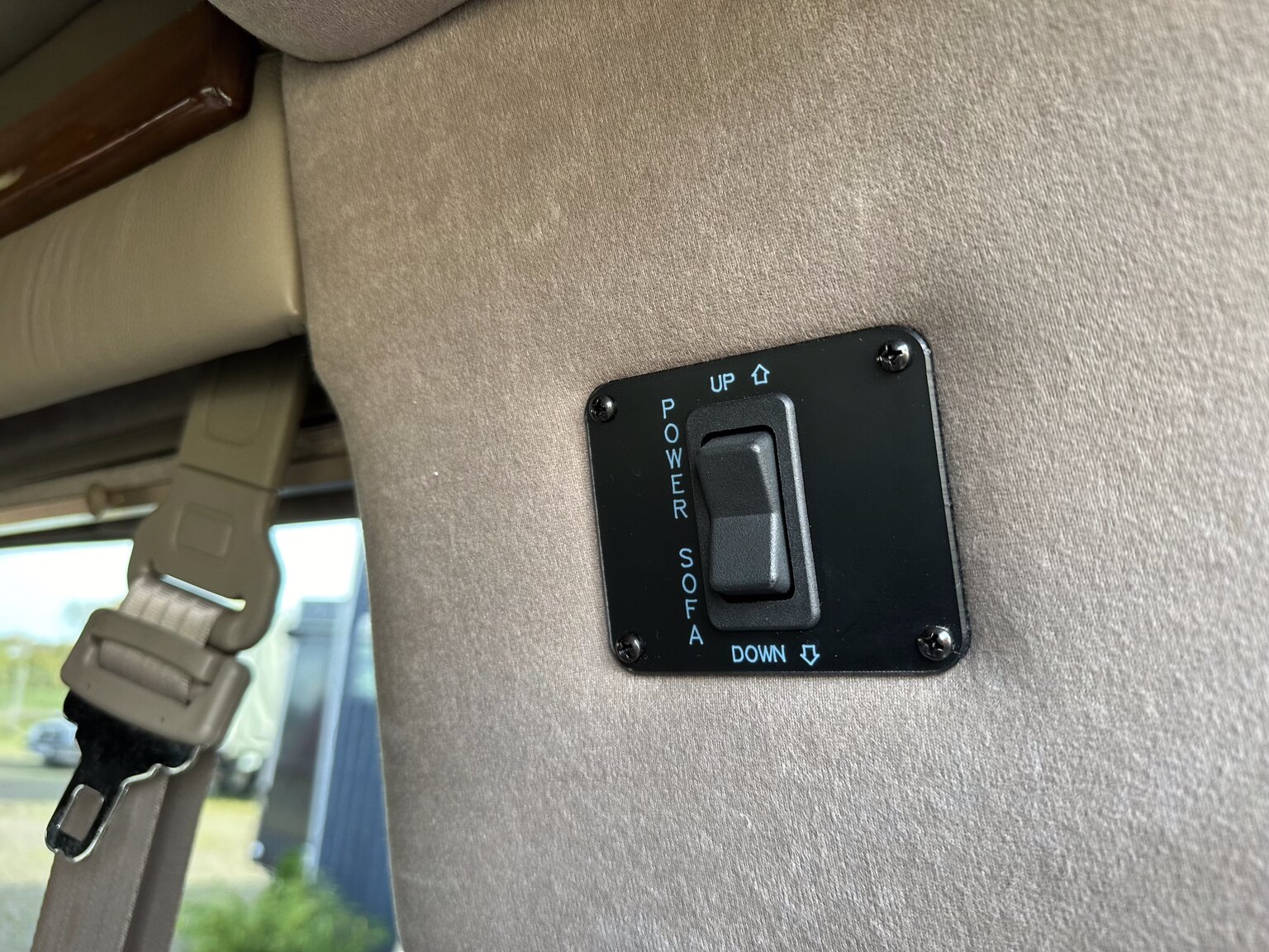 Interiörbild 2000 GMC Savana G1500 Conversion Van