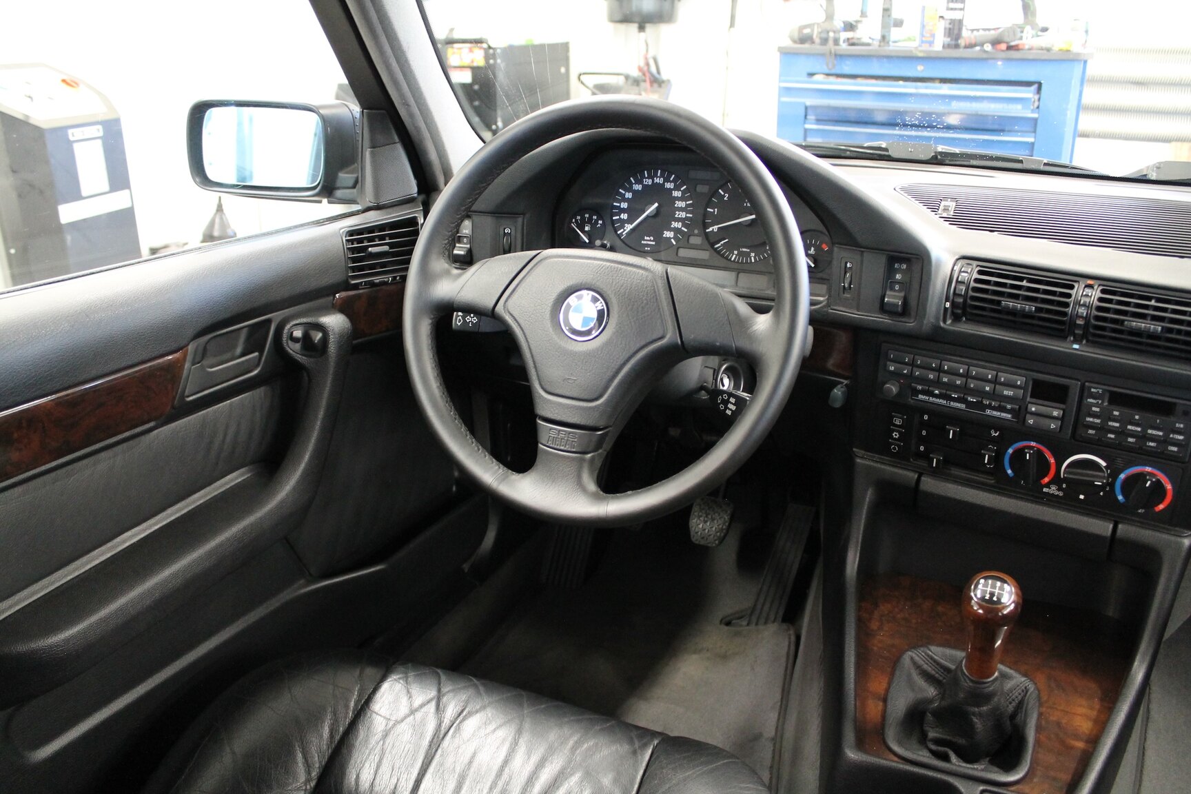 Innenraumfoto von 1996 BMW 540i Touring "No Reserve Auction"