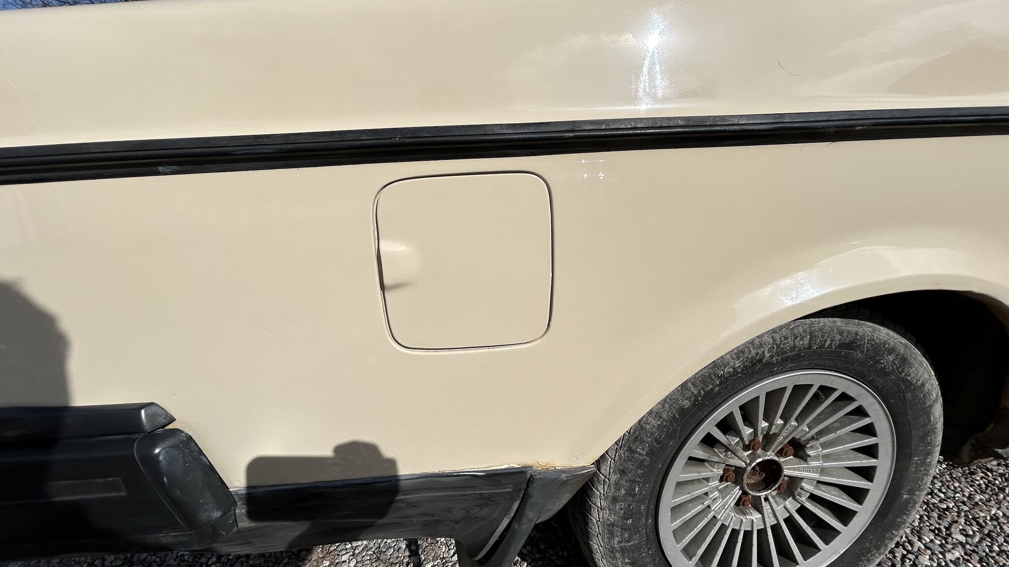 Exterior image of 1987 Volvo 244