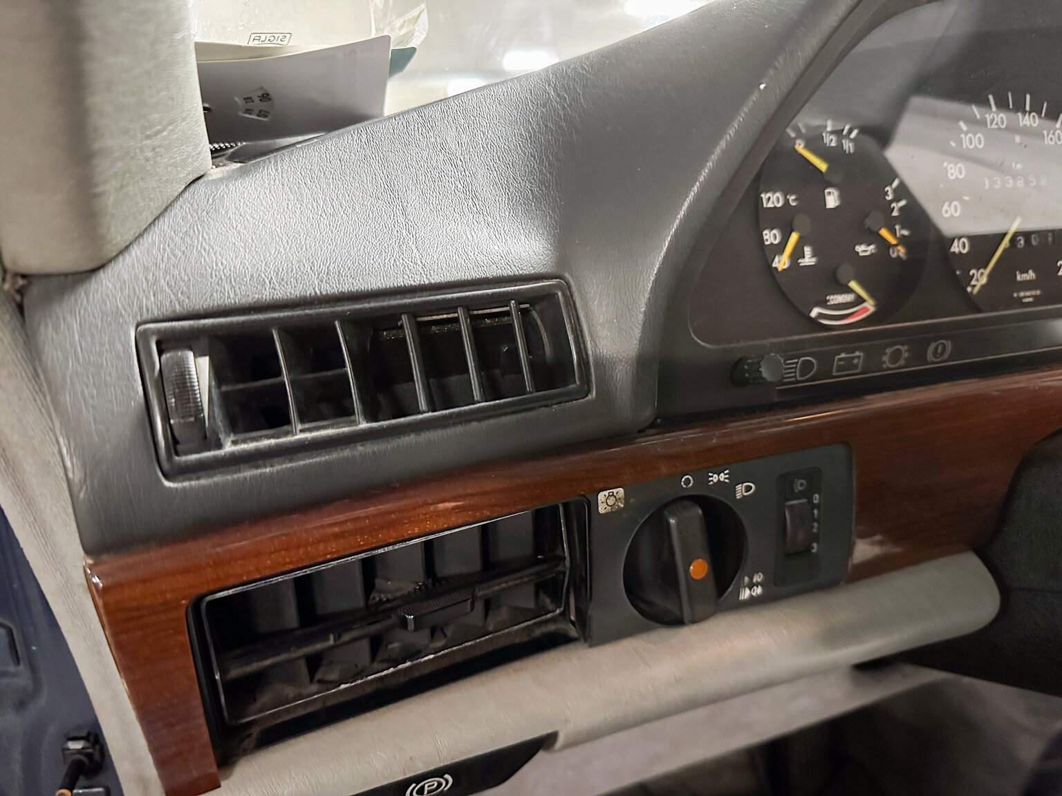 Interior image of 1985 Mercedes-Benz 500 SEL
