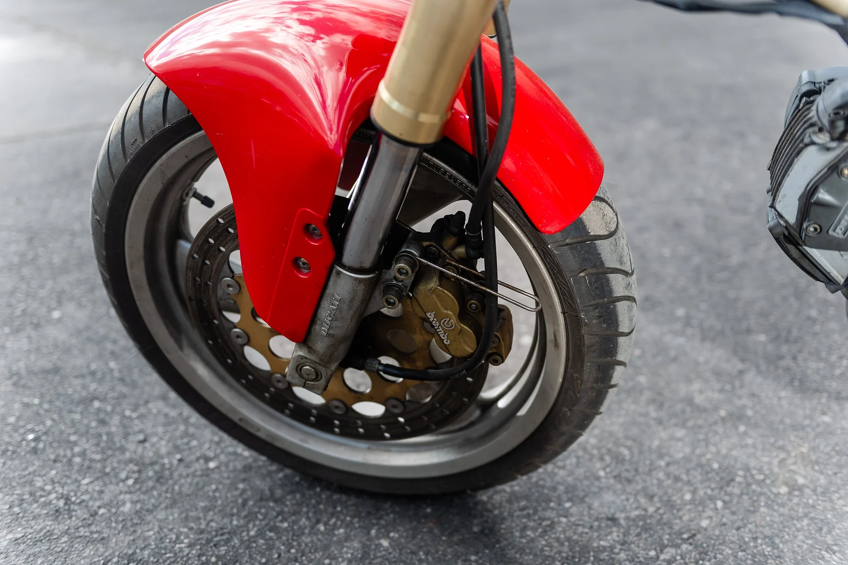 Exterior image of 1996 Ducati 600 Monster (37)