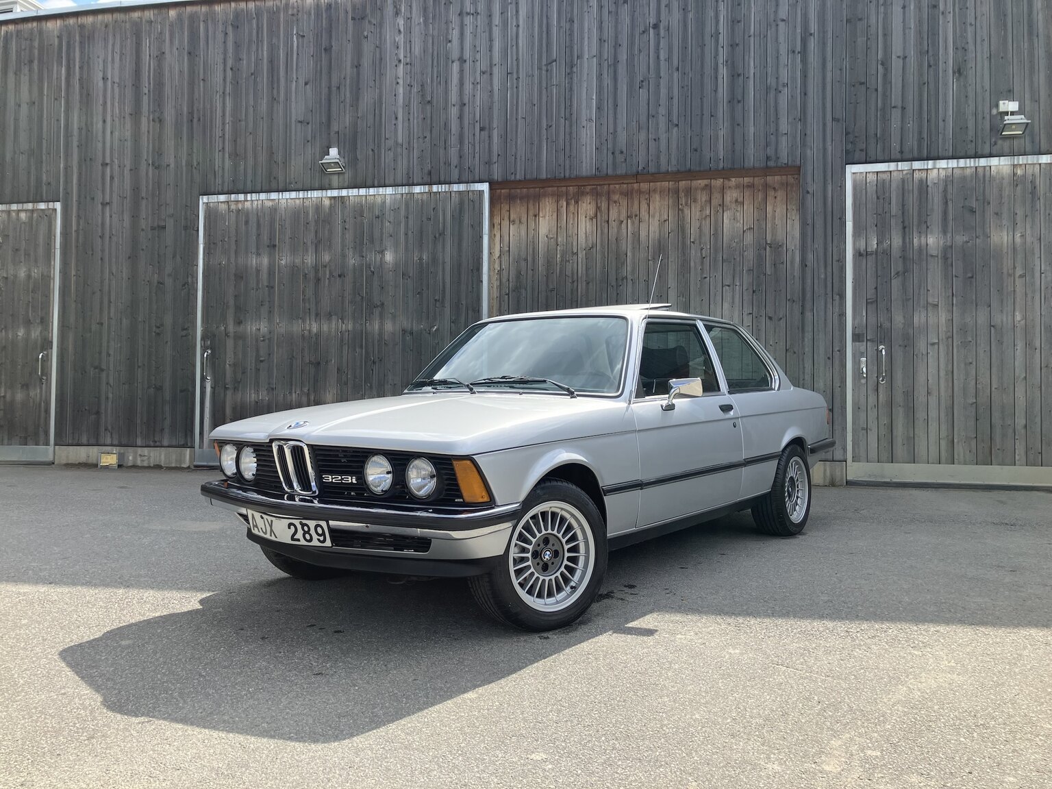 Exteriörbild på 1979 BMW 323i