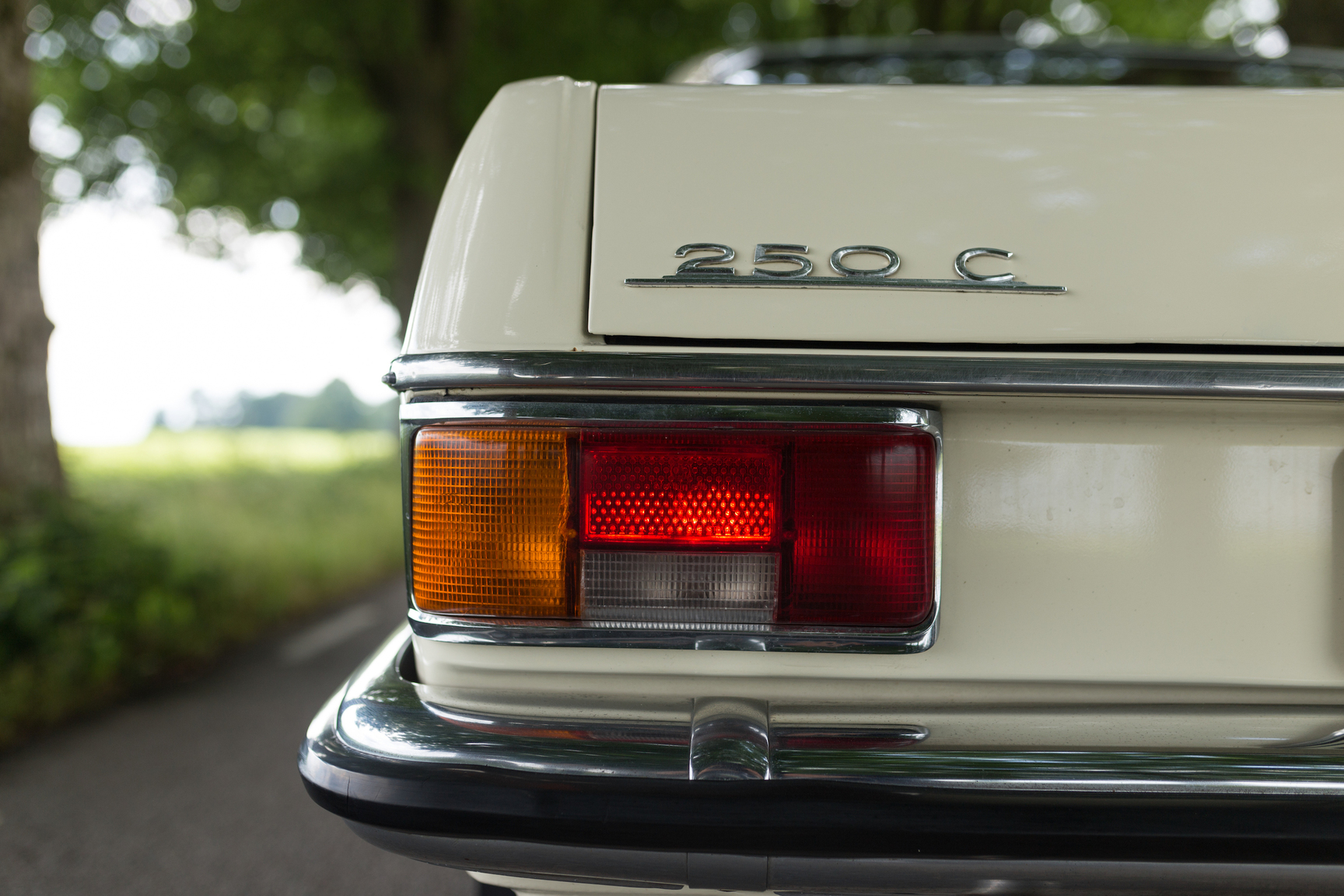 Exteriörbild på 1971 Mercedes 250 C
