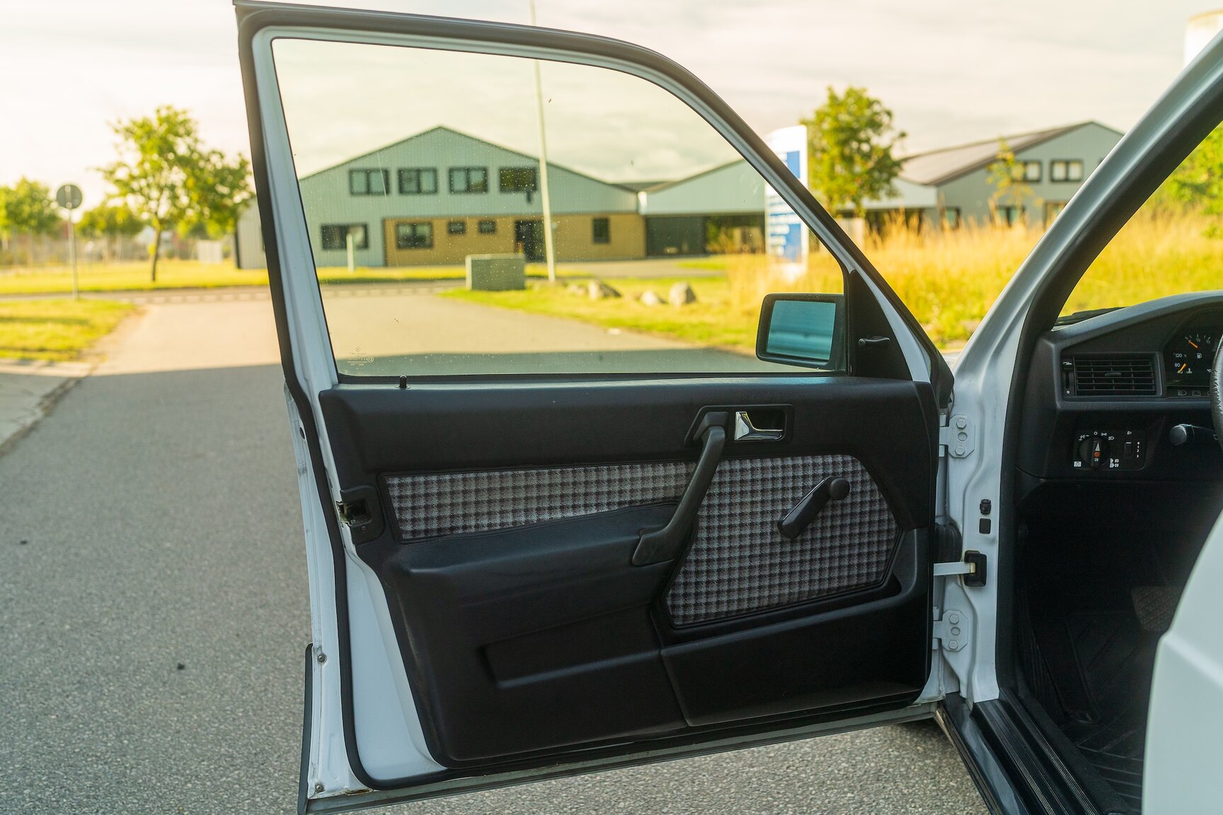 Interiörbild 1992 Mercedes-Benz 190E "No Reserve Auction"