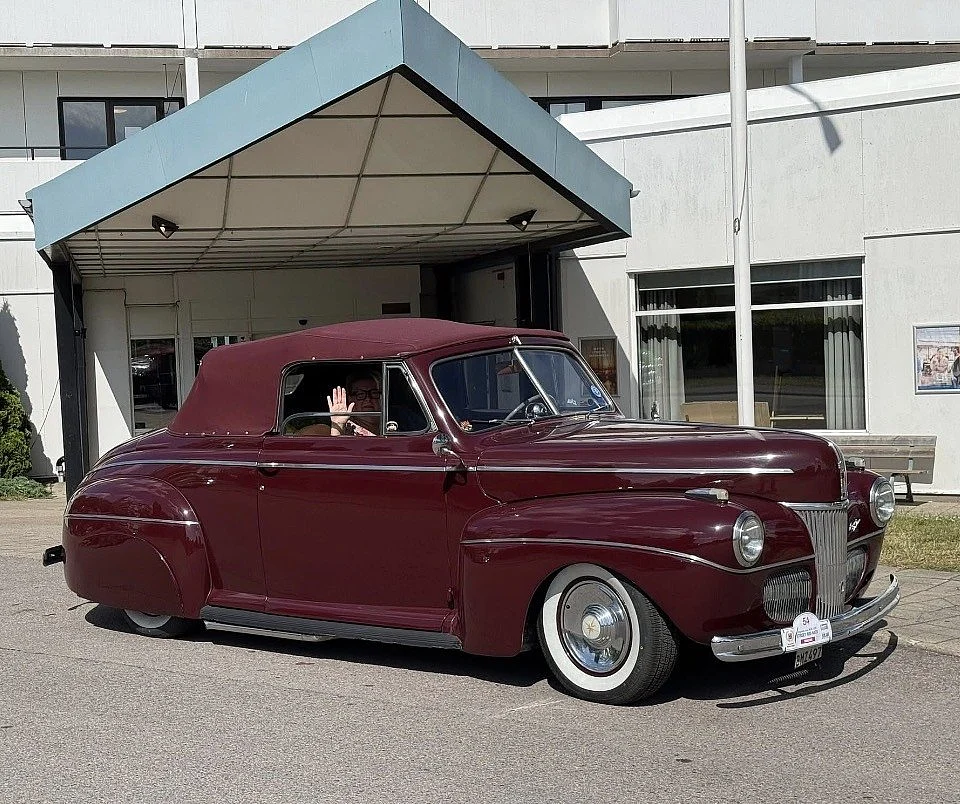 Exteriörbild på 1941 Ford Super De Luxe Cabriolet (27)