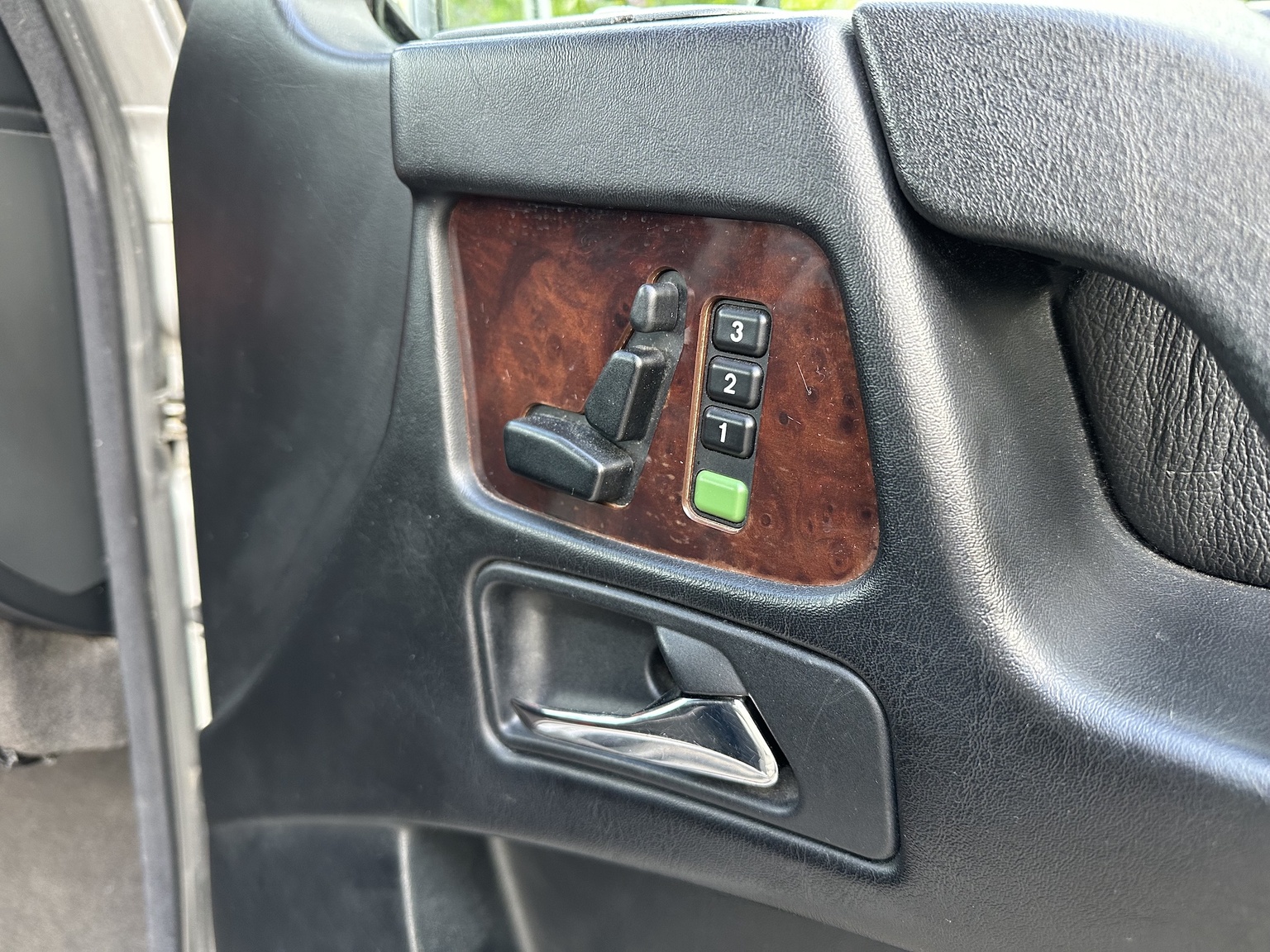 Innenraumfoto von 2002 Mercedes-Benz G 500 (38)