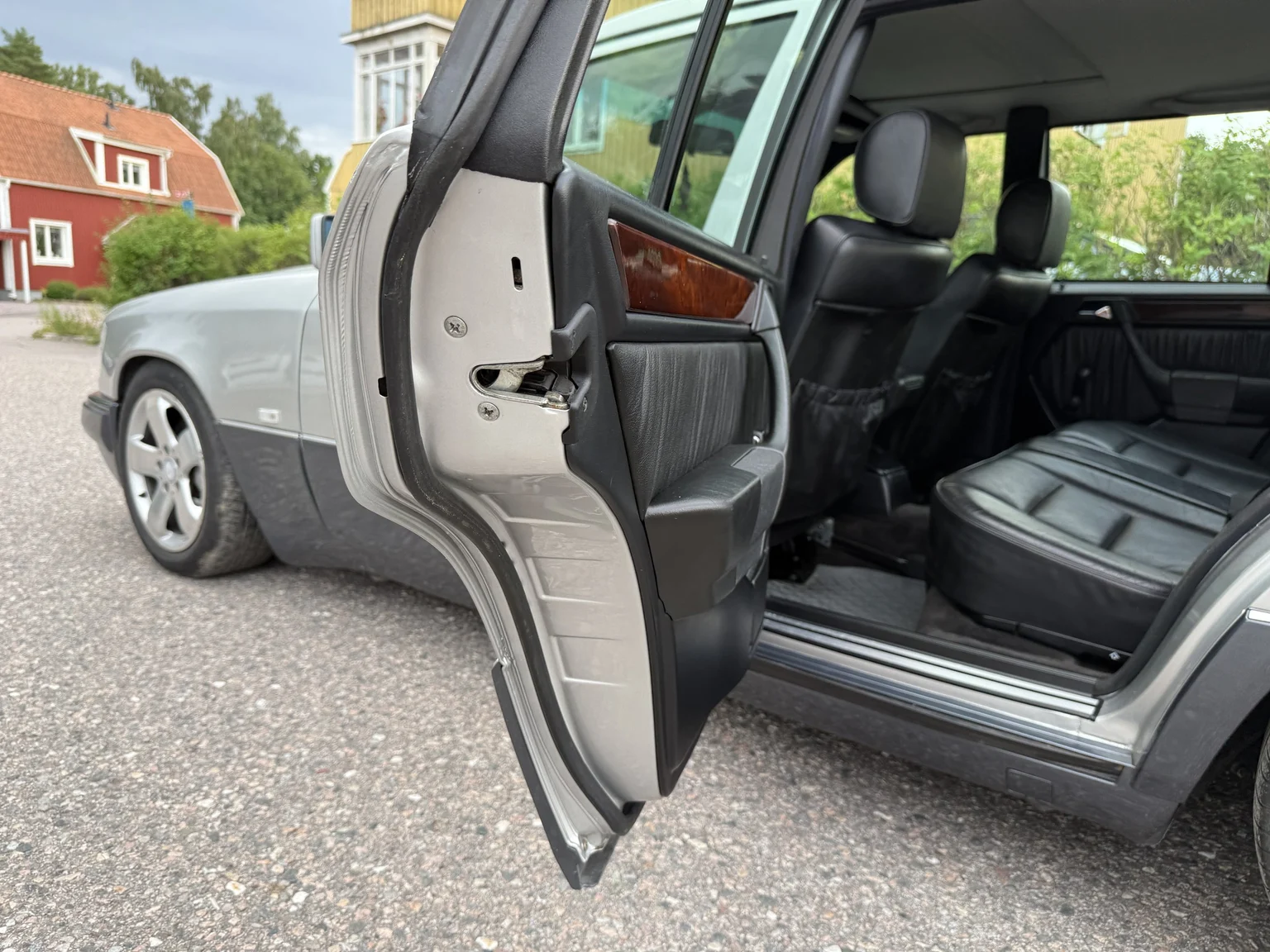 Interior image of 1994 Mercedes-Benz E 320 T (37)