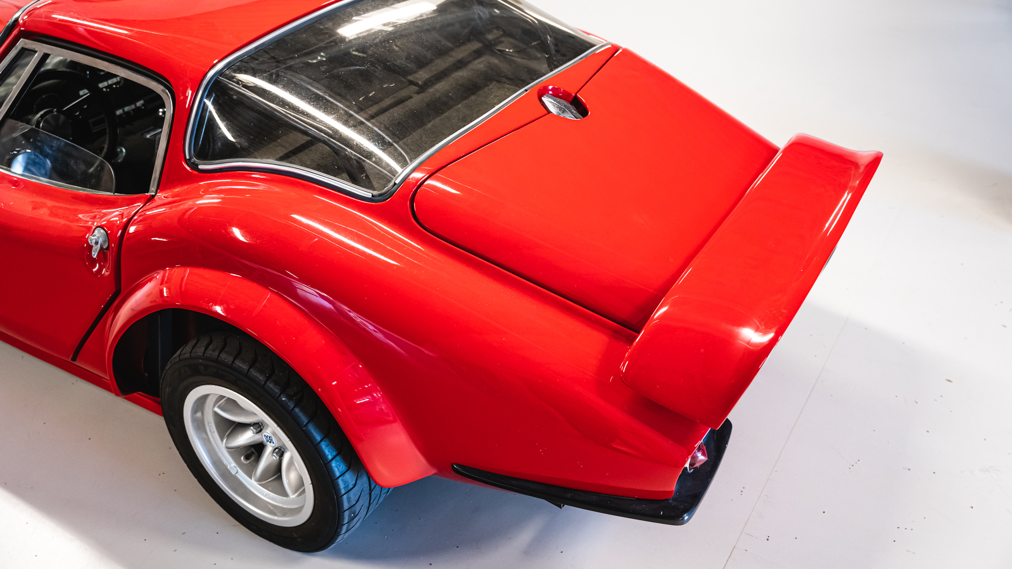 Exteriörbild på 1970 Marcos GT (15)