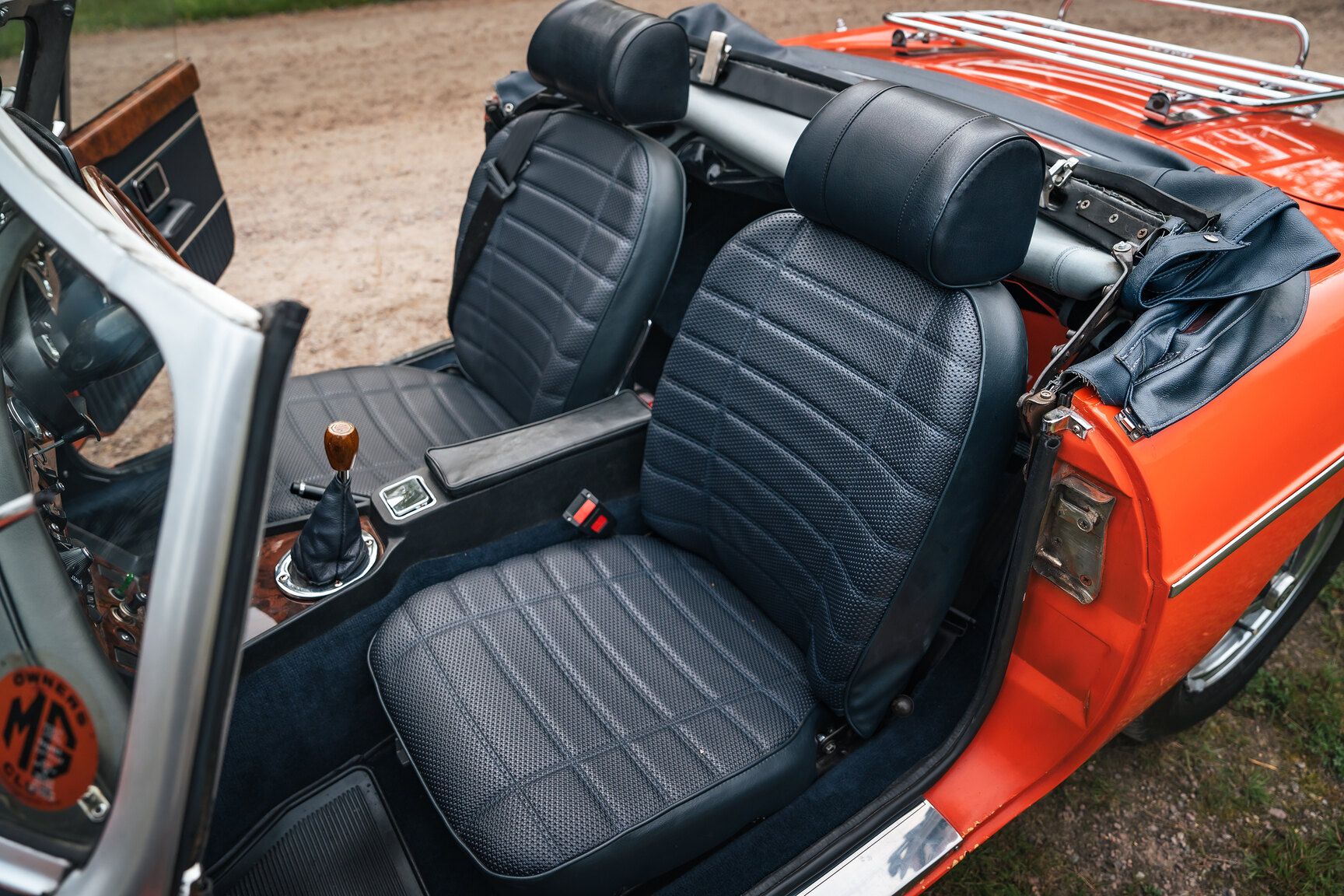 Innenraumfoto von 1973 MG MGB Roadster (41)