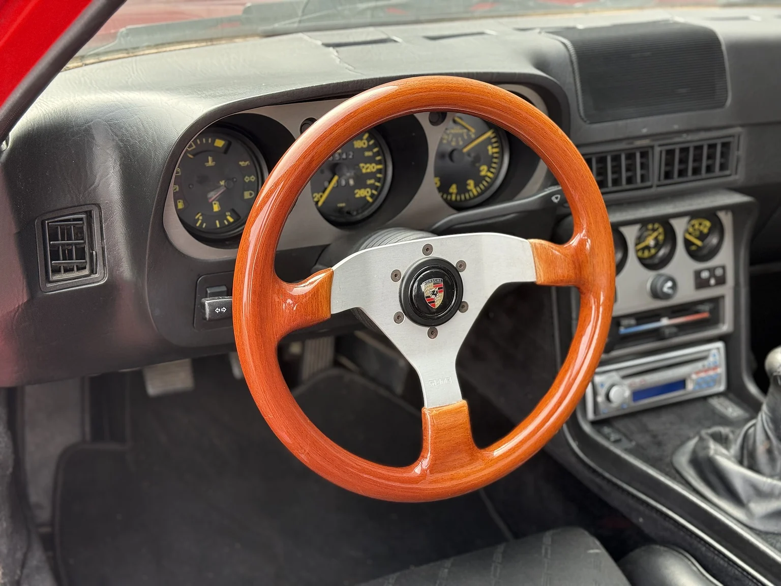 Interior image of 1984 Porsche 944 Targa (4)
