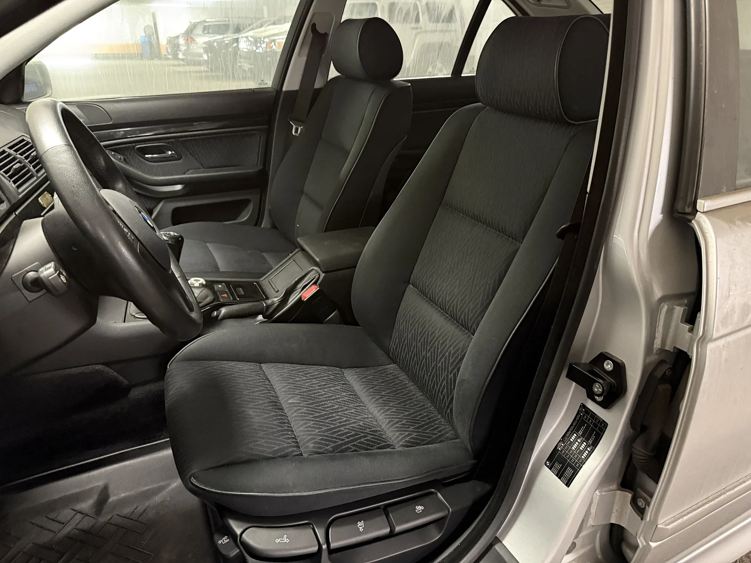 Innenraumfoto von 2002 BMW 520i (11)