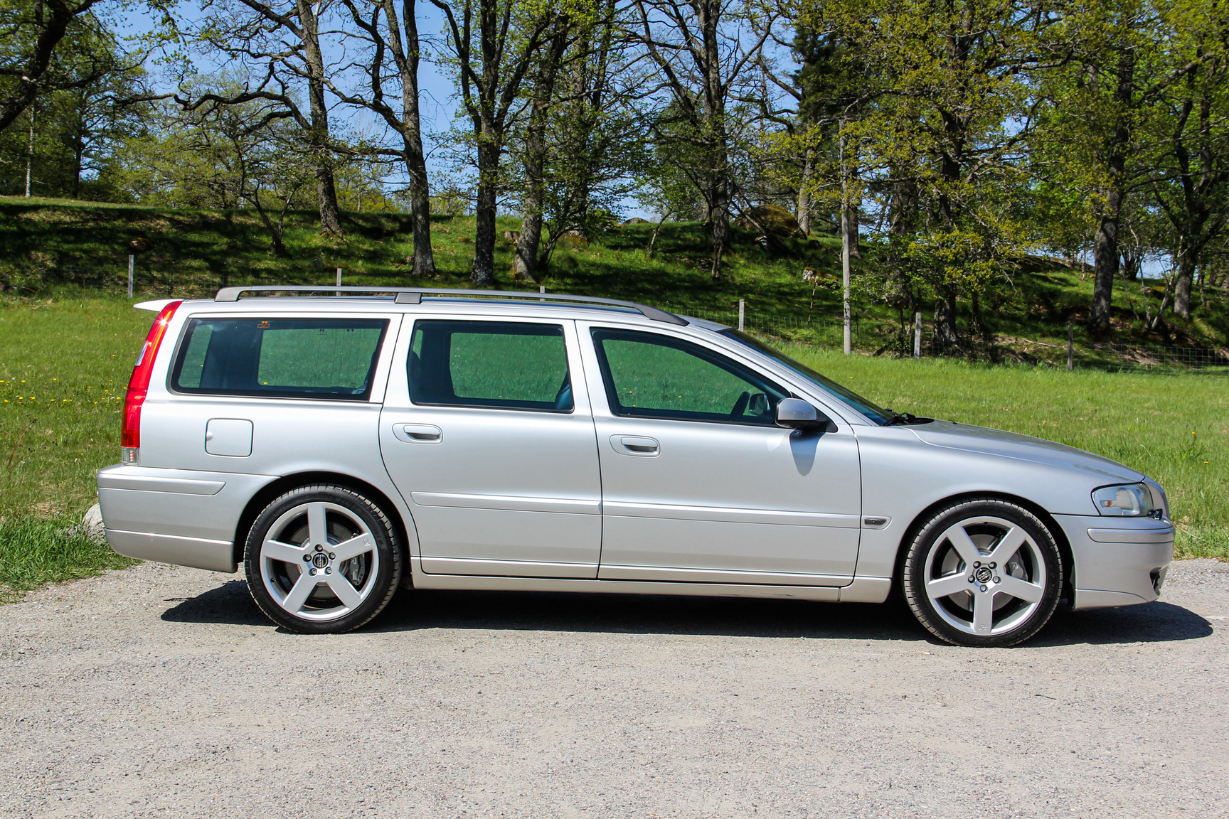 Exteriörbild på 2005 Volvo V70 R AWD (3)