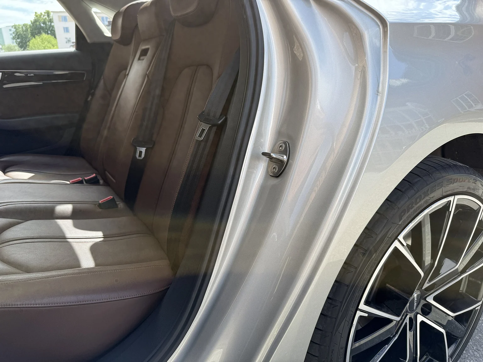 Innenraumfoto von 2014 Audi A8 4.0 TFSI (66)
