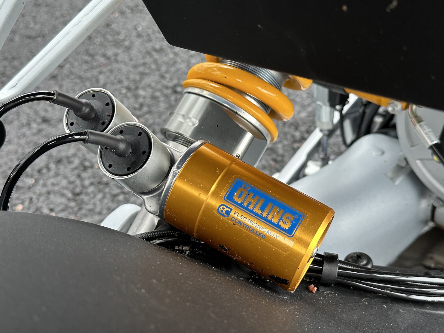 Image of 2023 Moto Guzzi V100 Mandello S (17) mechanics