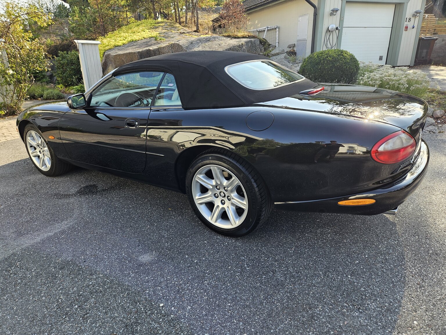 Exteriörbild på 1998 Jaguar XK8 Cabriolet