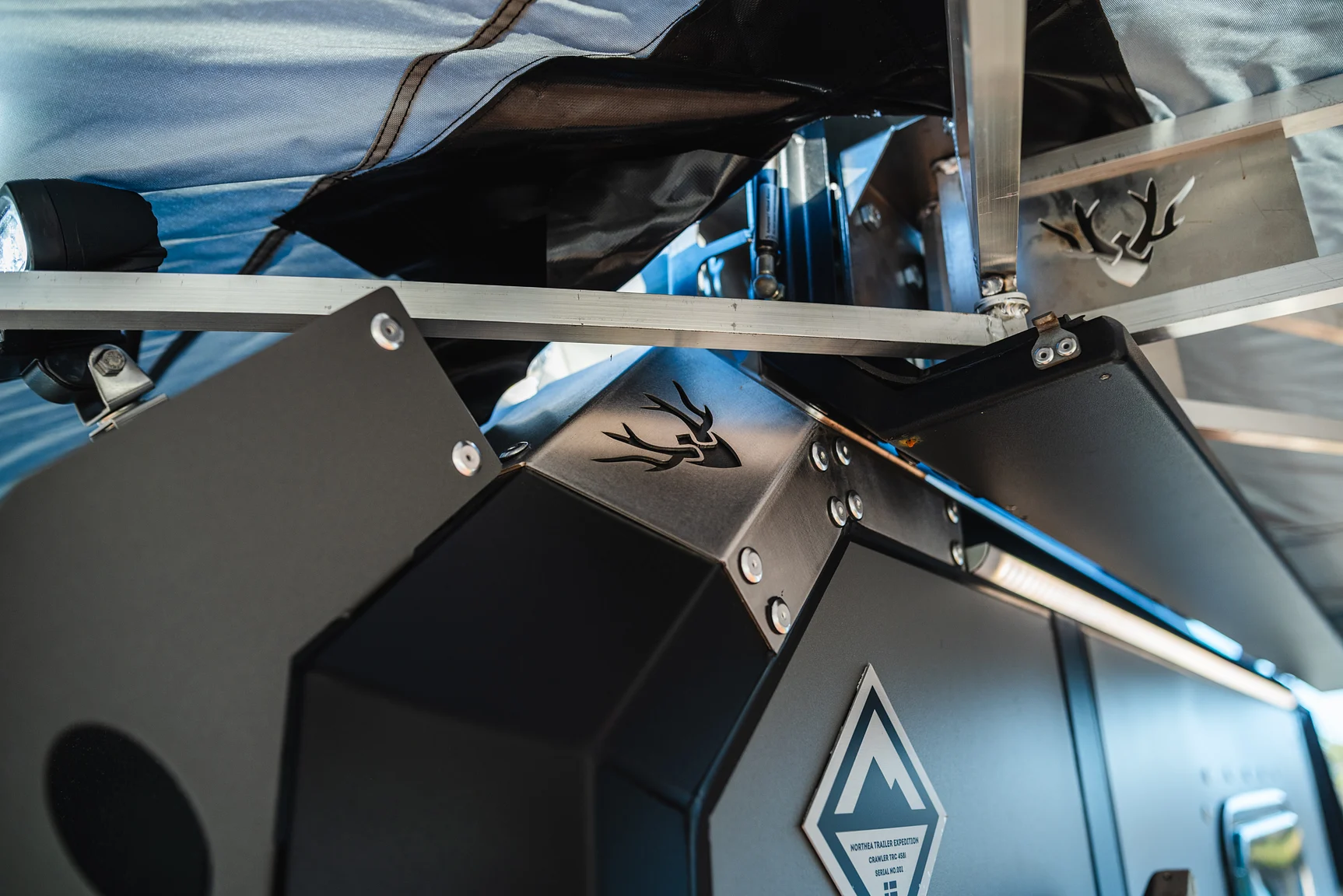 Exterior image of 2025 Northea Trailer Expedition Crawler 458i Offgrid-Camper (69)