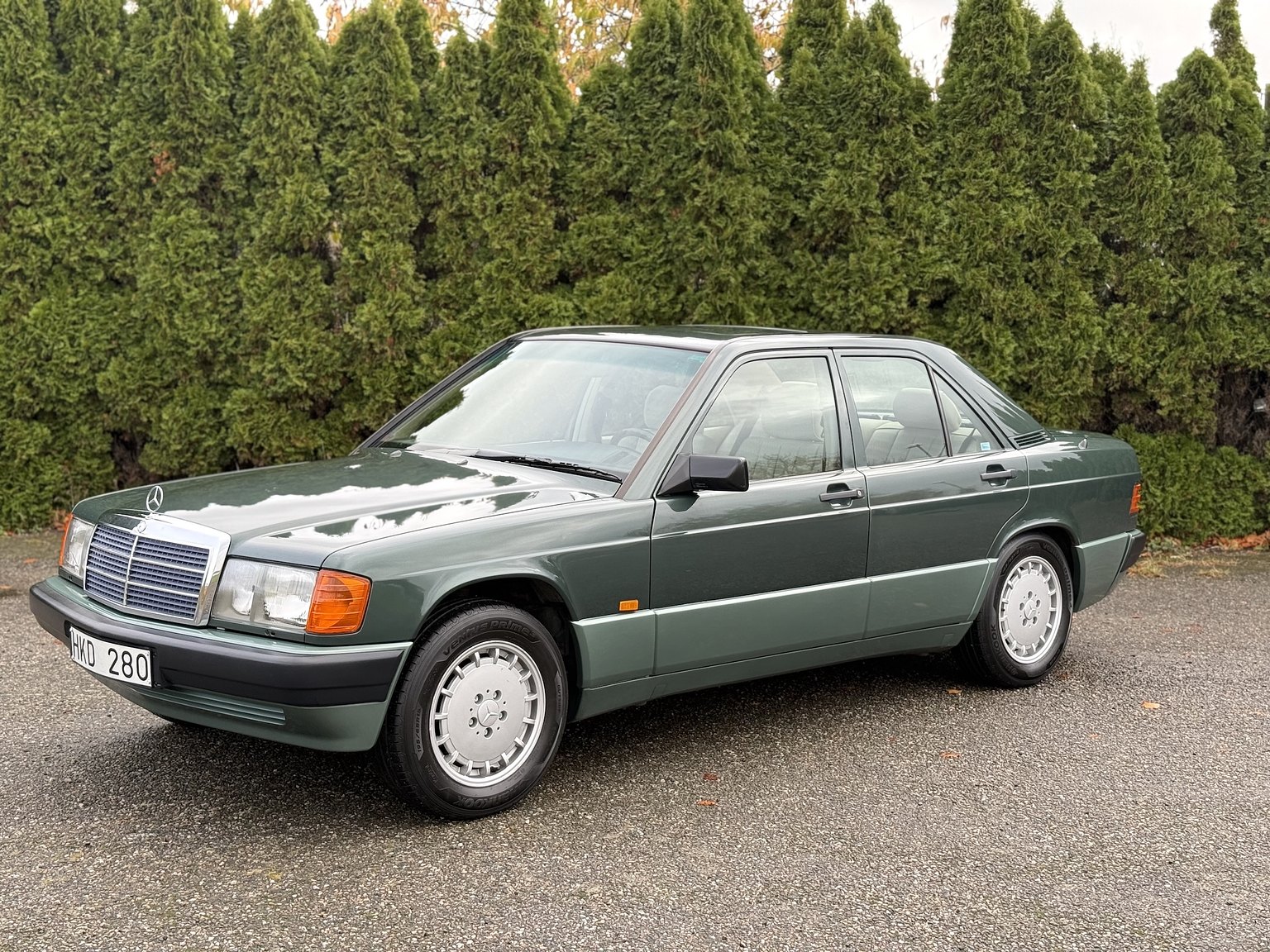 Exteriörbild på 1989 Mercedes-Benz 190 E