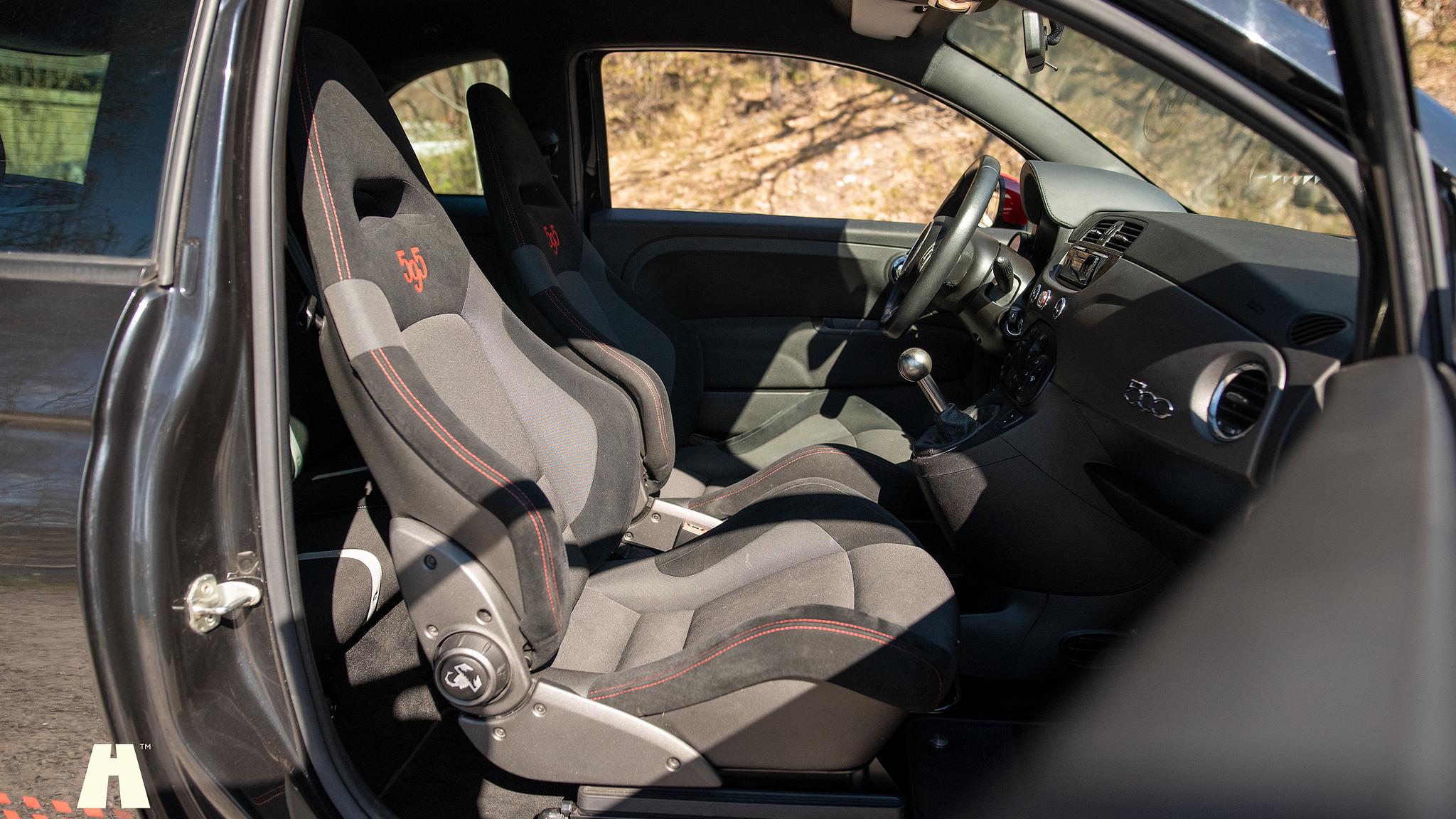 Interior image of 2016 Abarth 595 Competizione (17)