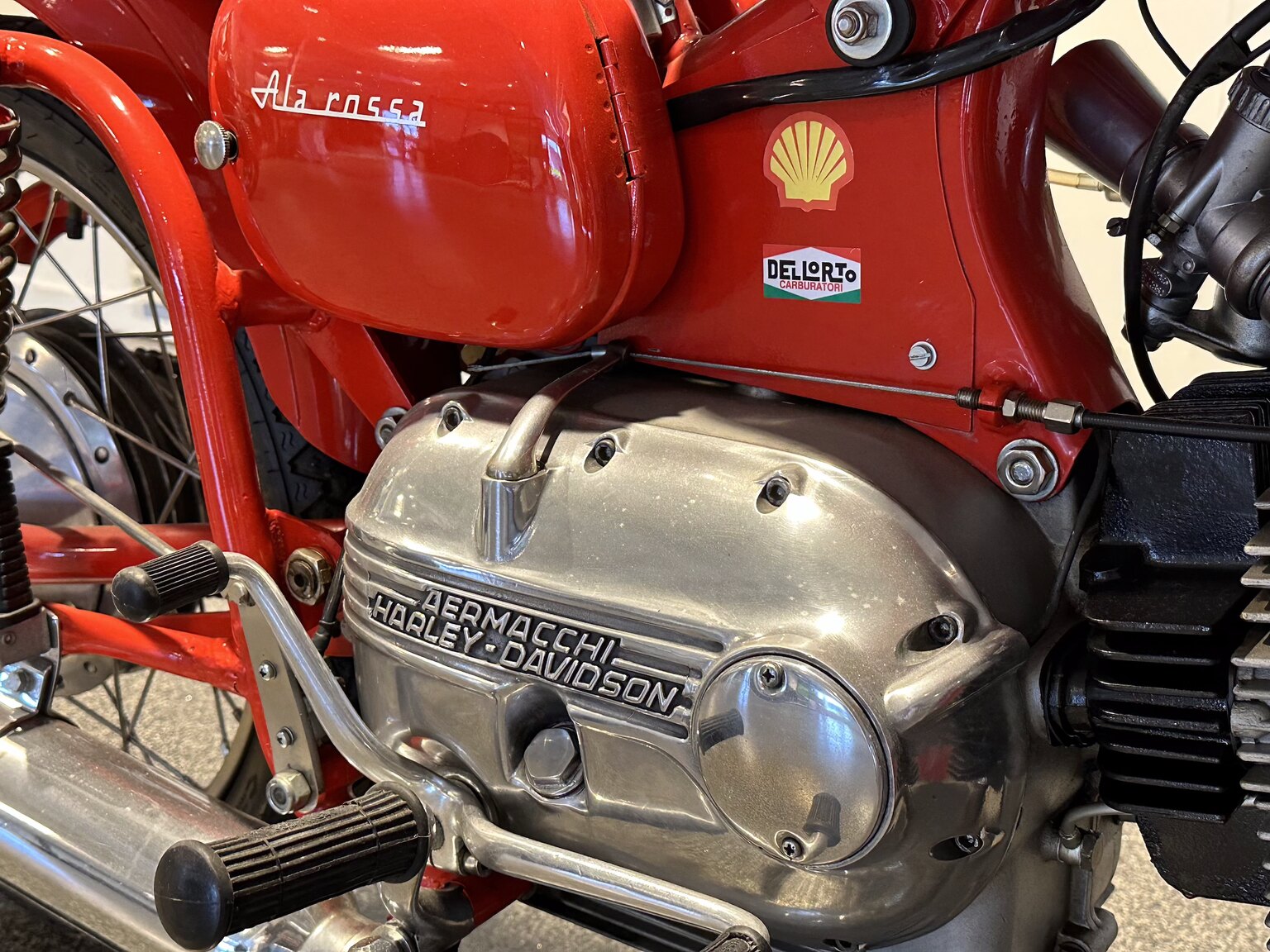 Image of 1963 Aermacchi Harley-Davidson Ala Rossa mechanics