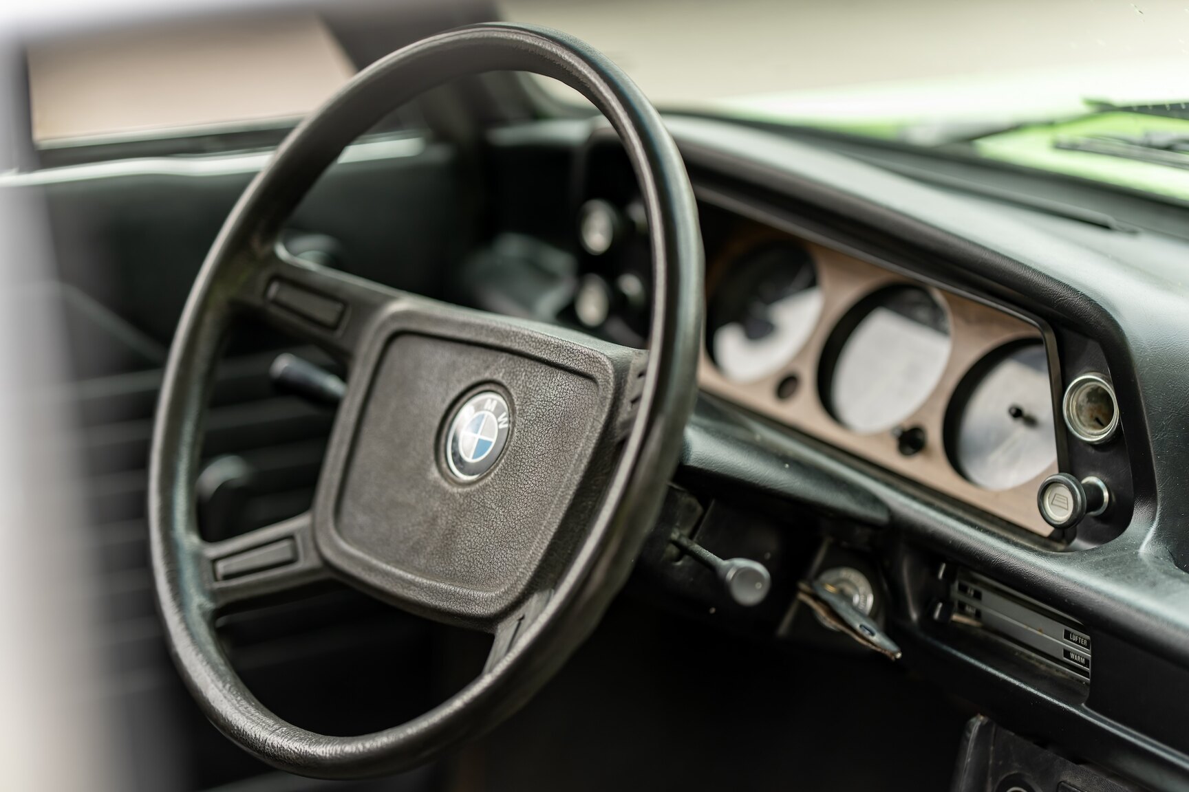 Interiörbild 1975 BMW 2002