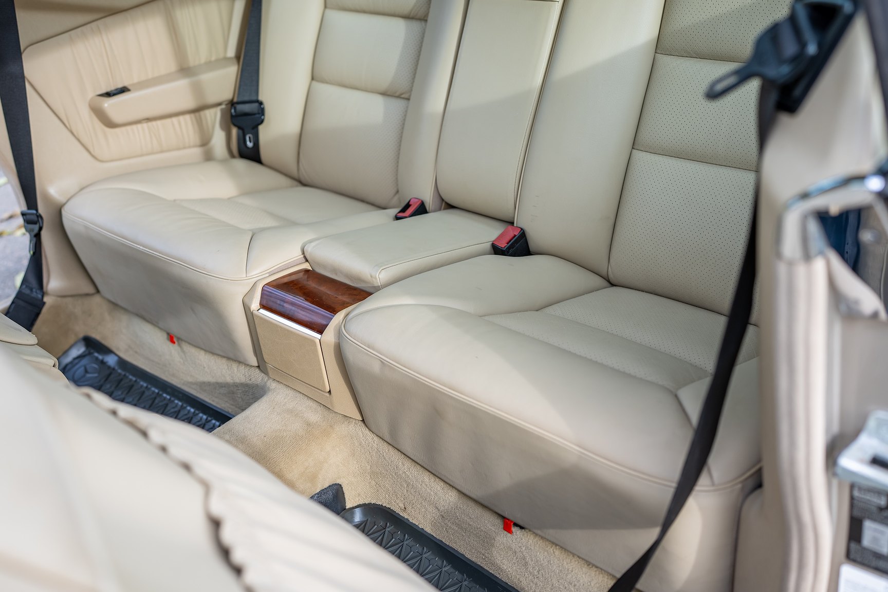 Interiörbild 1992 Mercedes-Benz 300 CE-24