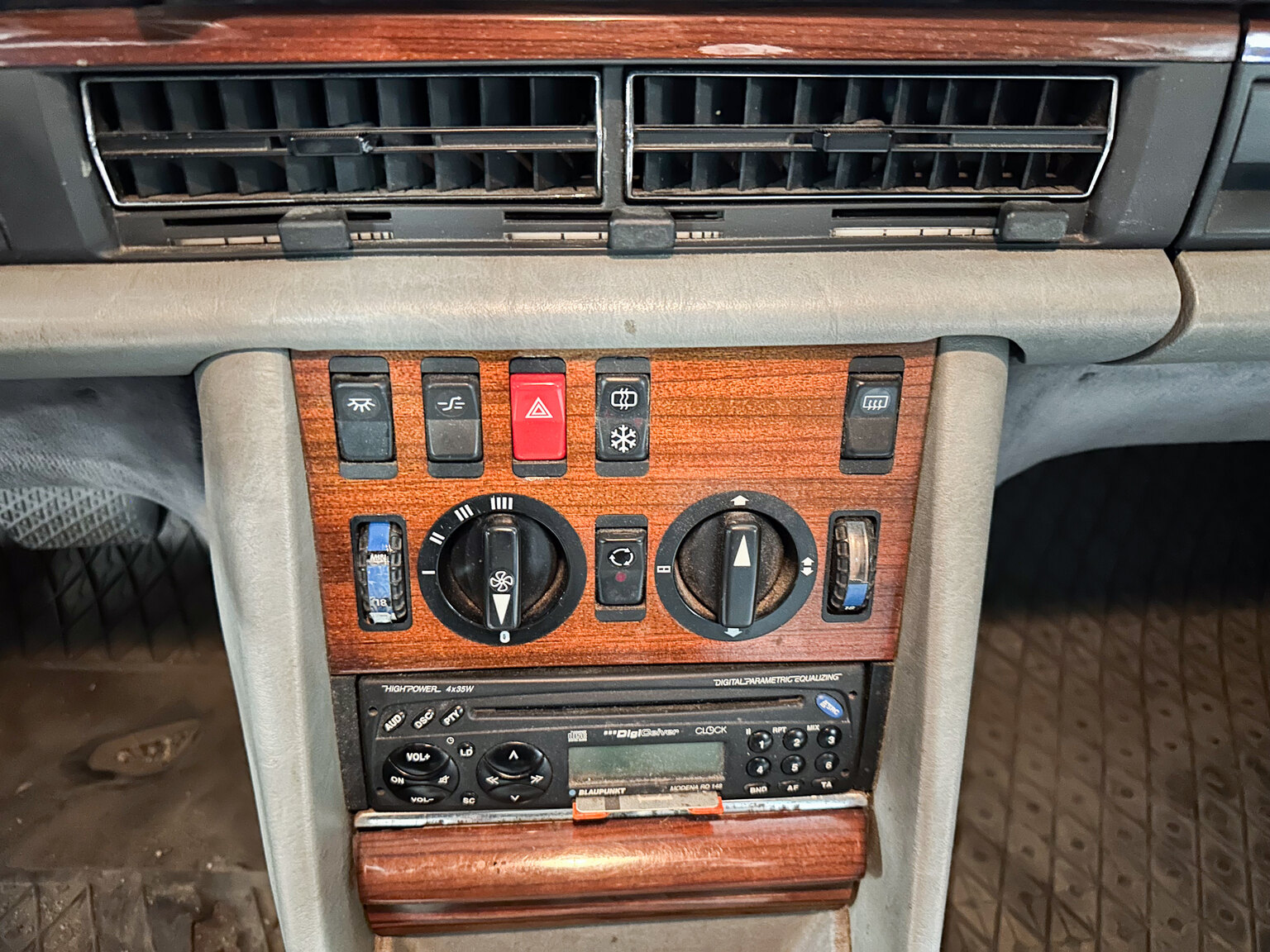 Interior image of 1985 Mercedes-Benz 500 SEL