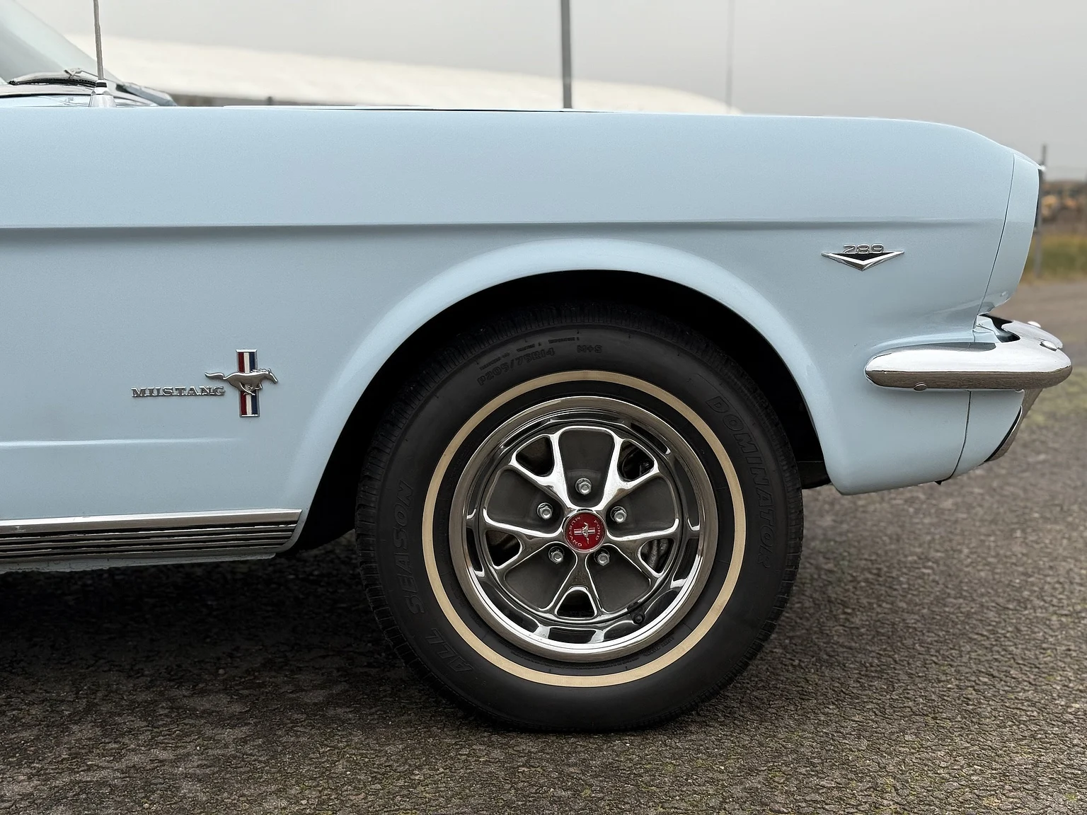 Exteriörbild på 1966 Ford Mustang Convertible 289 V8 (39)