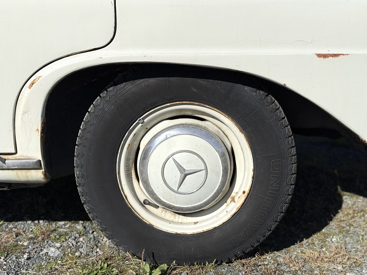 Exteriörbild på 1967 Mercedes-Benz 200