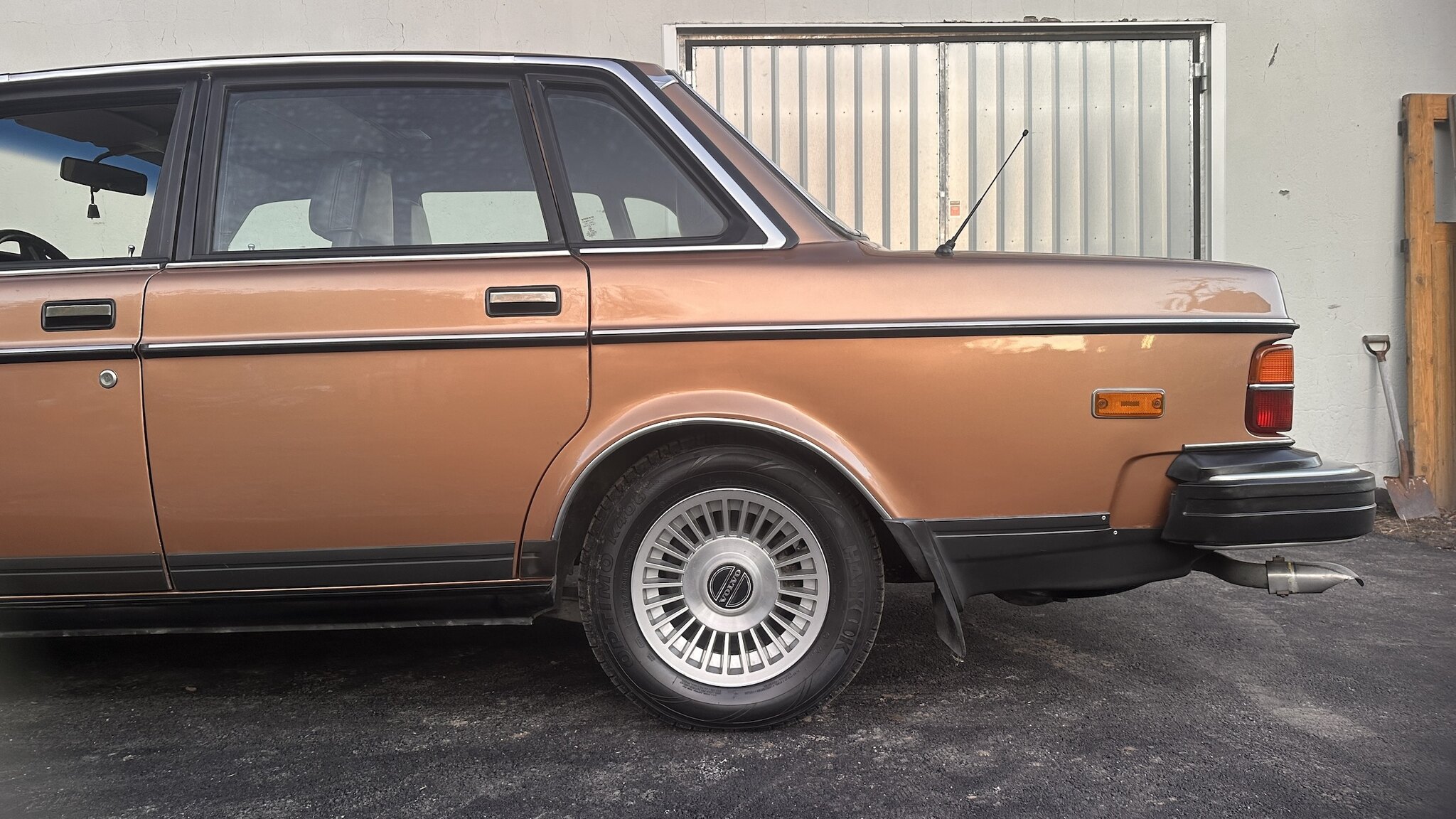 Exteriörbild på 1981 Volvo 244 GLE D6
