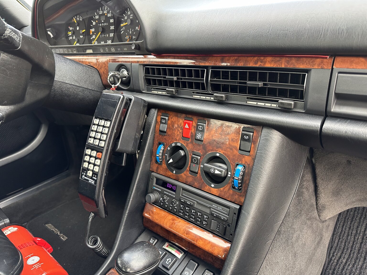 Interior image of 1987 Mercedes 300 SE (49)