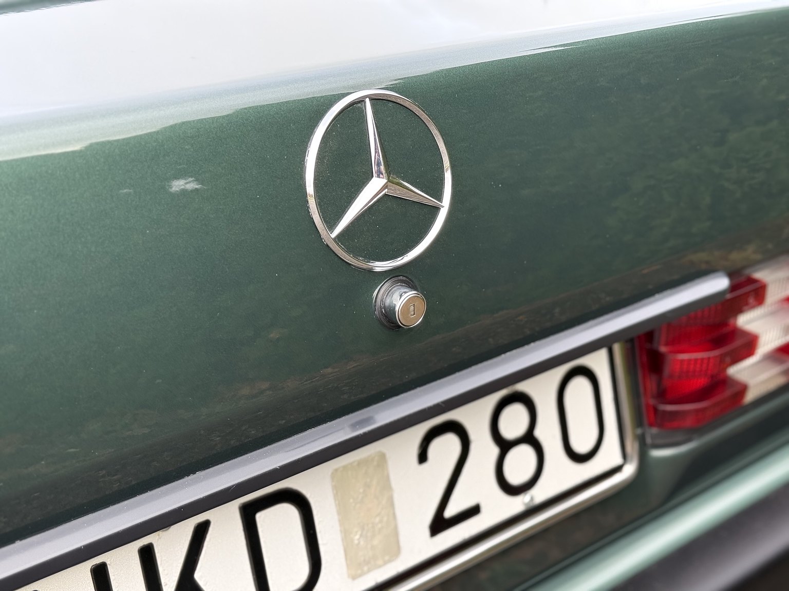Exteriörbild på 1989 Mercedes-Benz 190 E