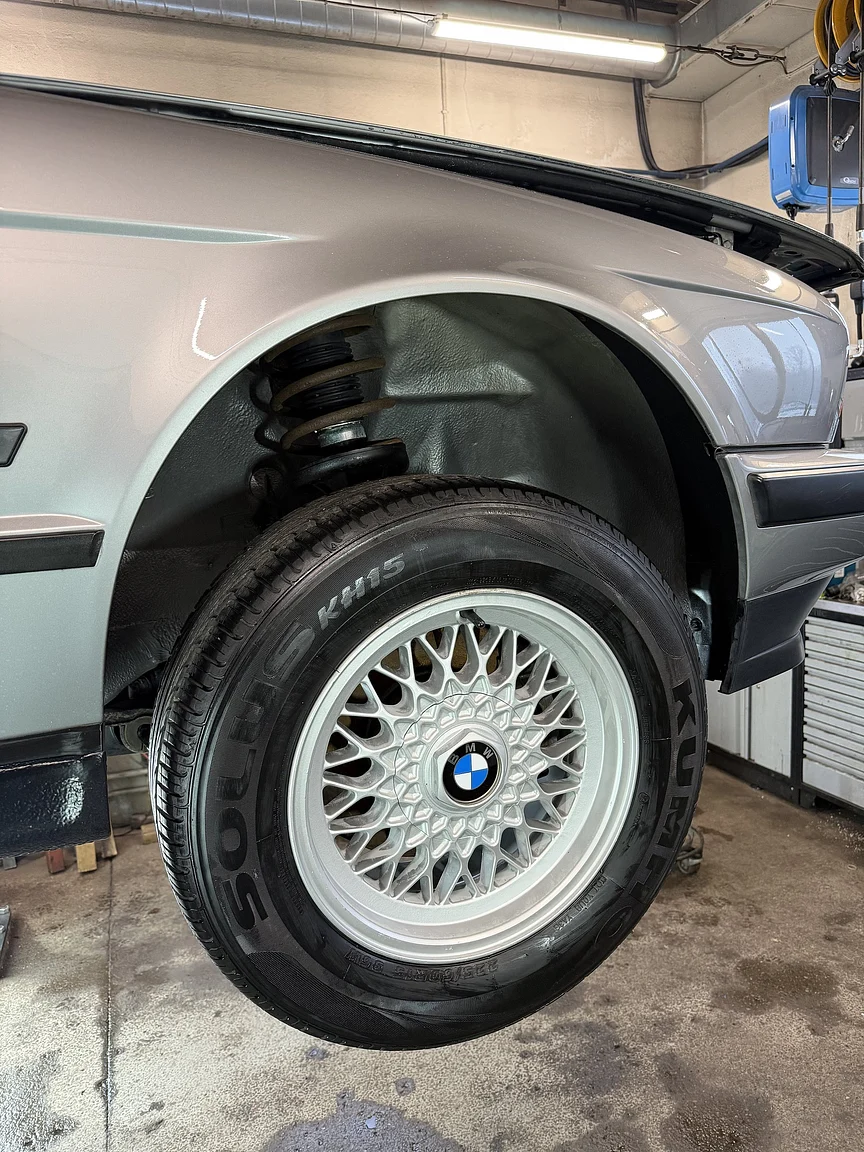 Exteriörbild på 1988 BMW 535i - NO RESERVE (54)