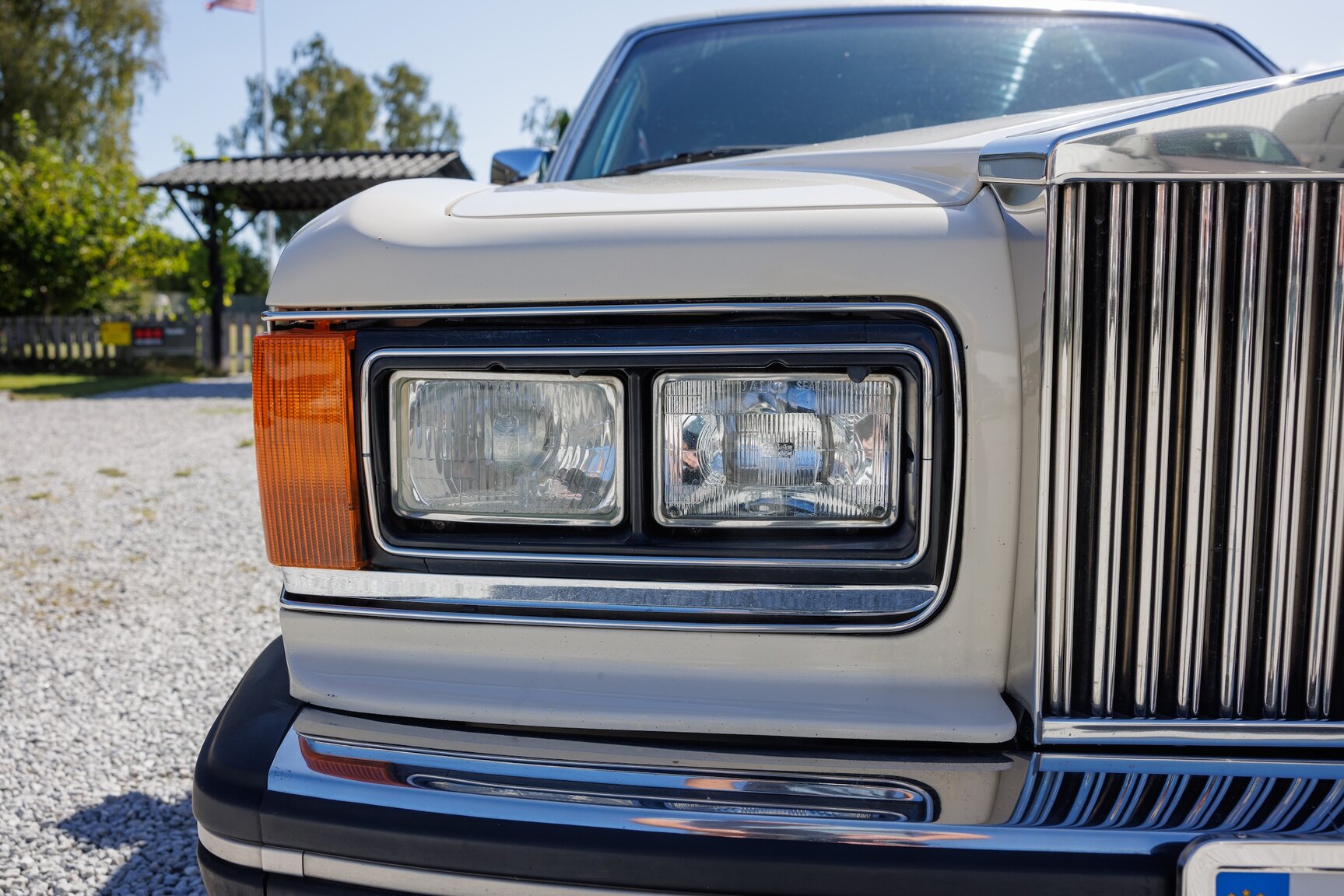 Exterior image of 1991 Rolls Royce Silver Spur LWB